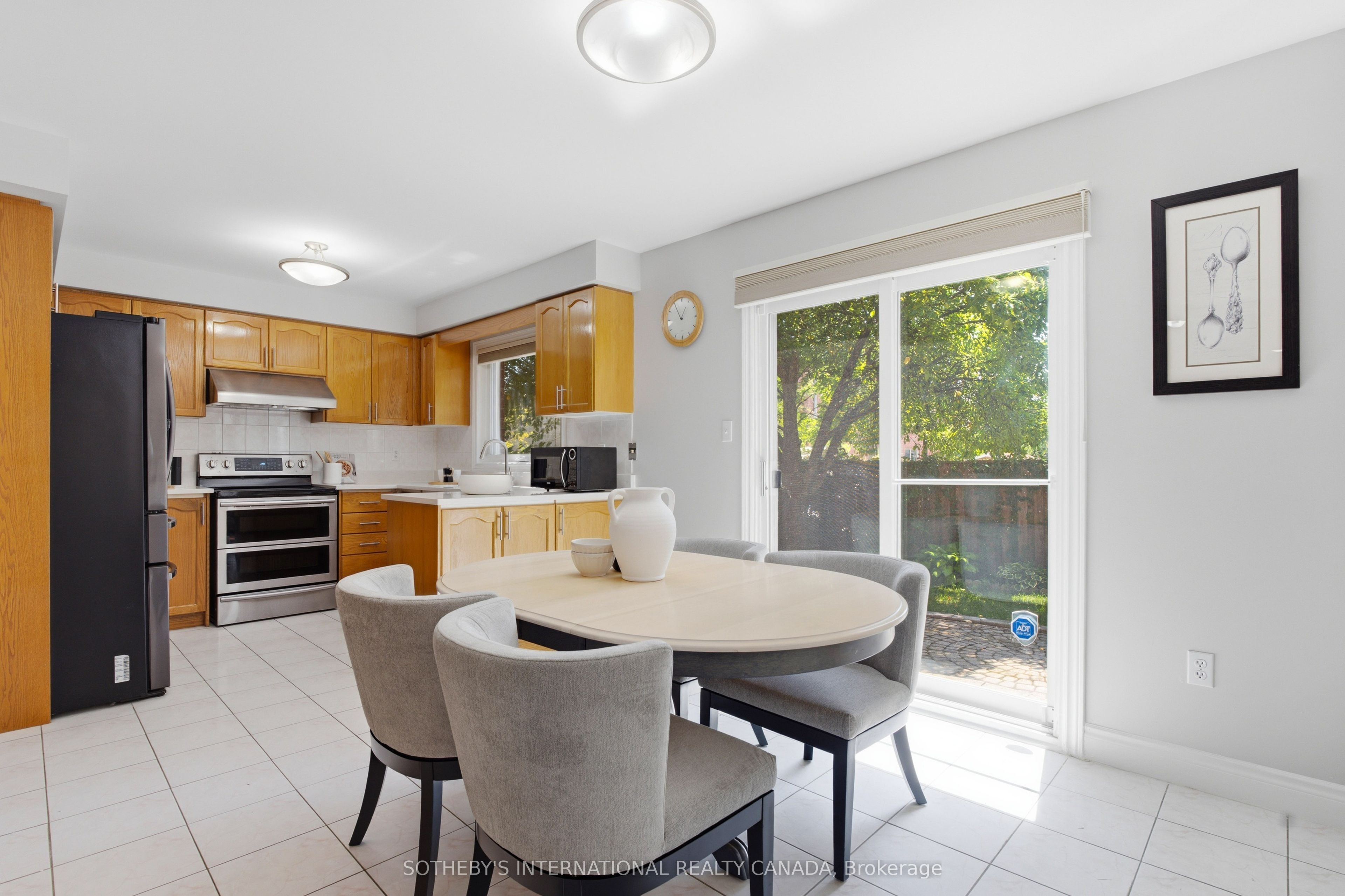 5550 Middleport Crescent N Property Photo 21