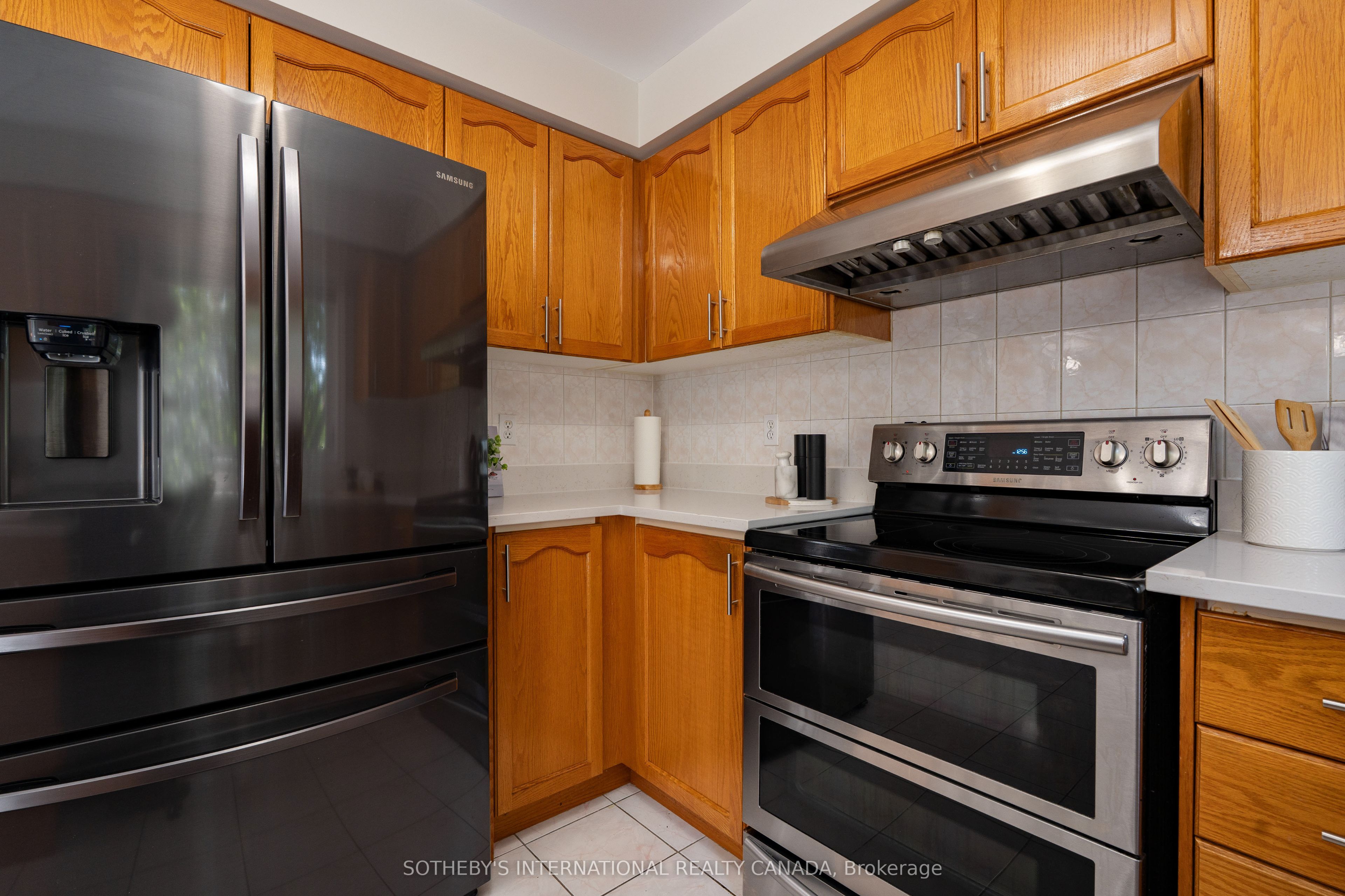 5550 Middleport Crescent N Property Photo 26