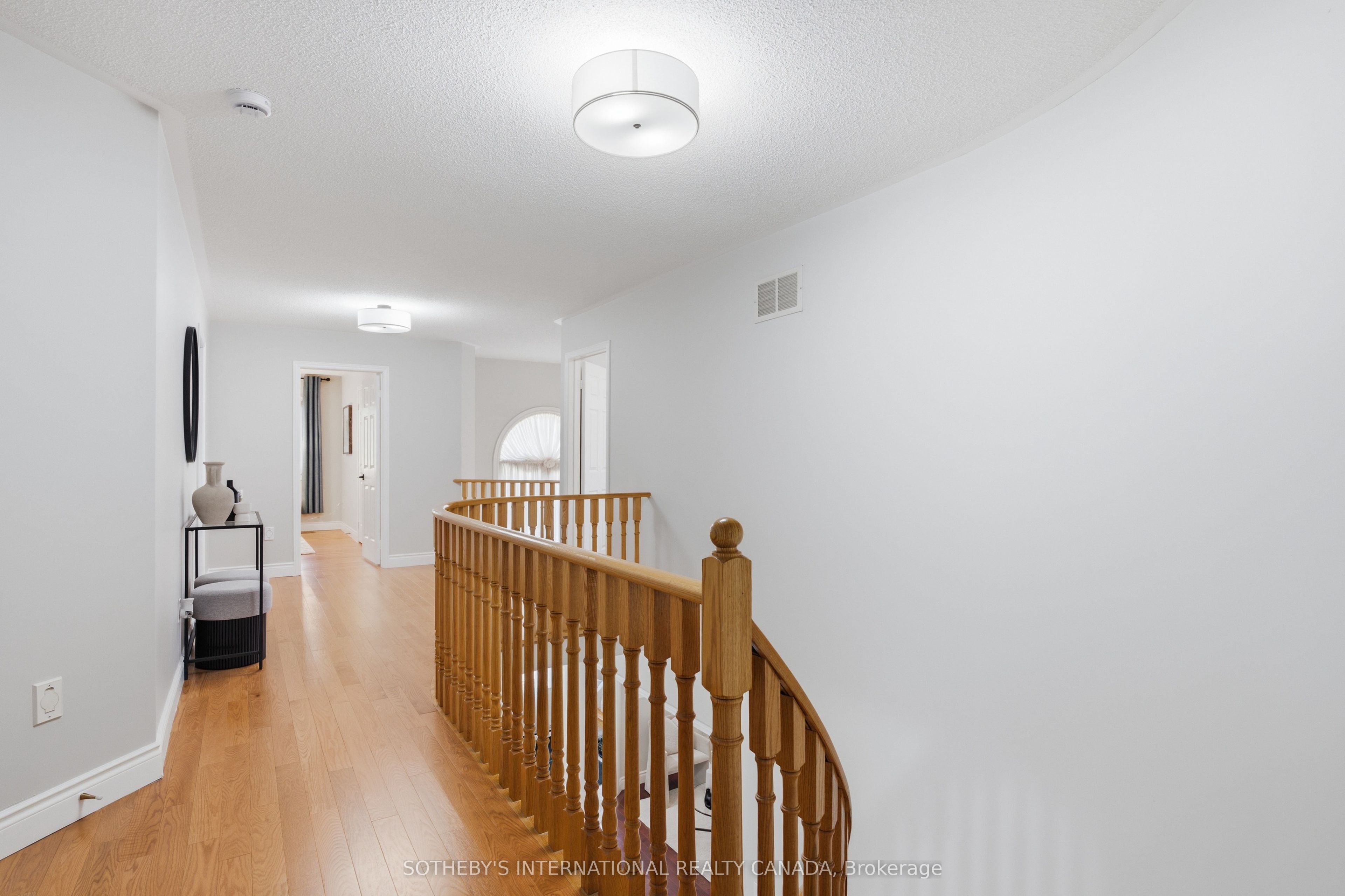 5550 Middleport Crescent N Property Photo 27