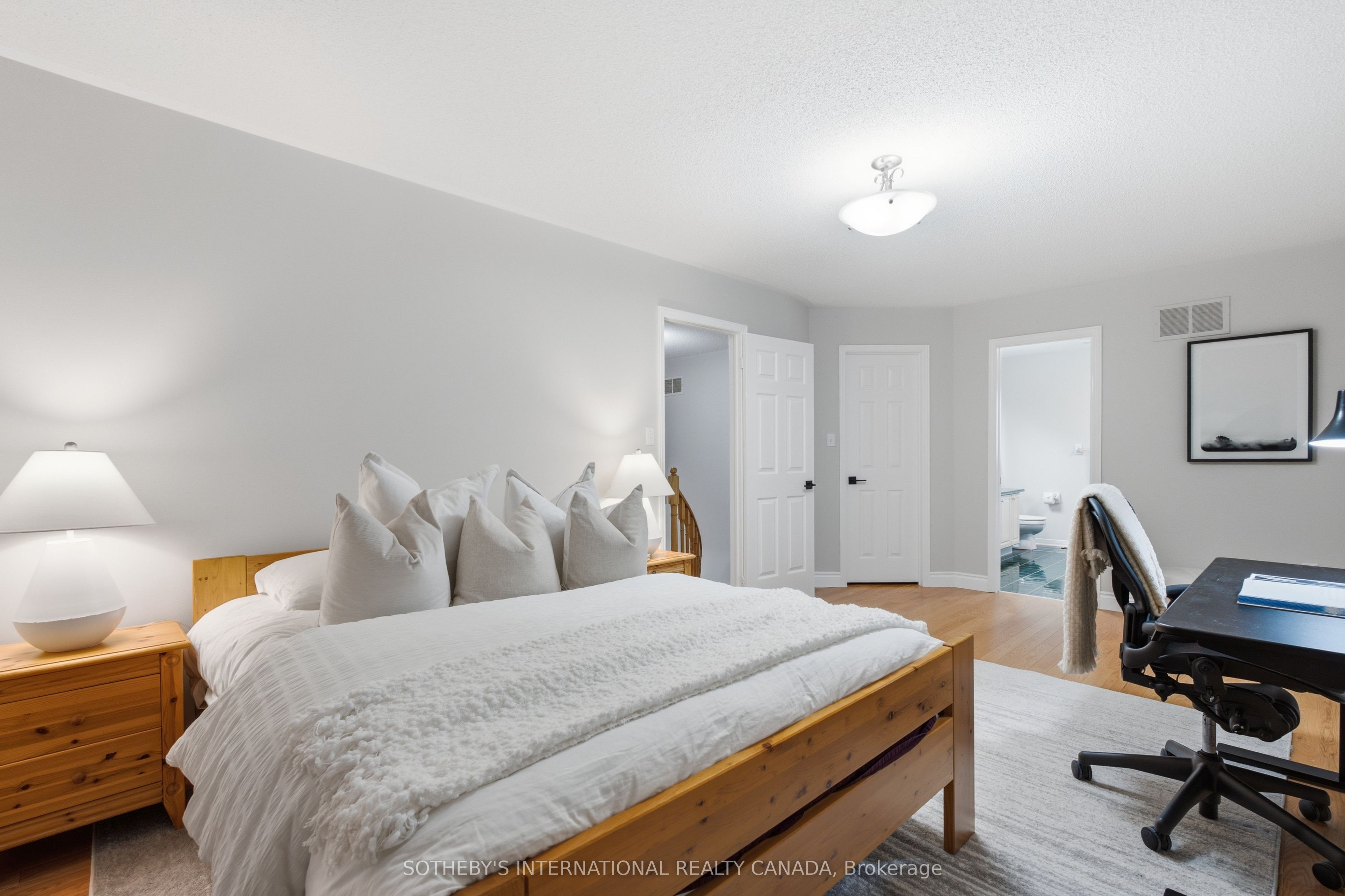 5550 Middleport Crescent N Property Photo 32