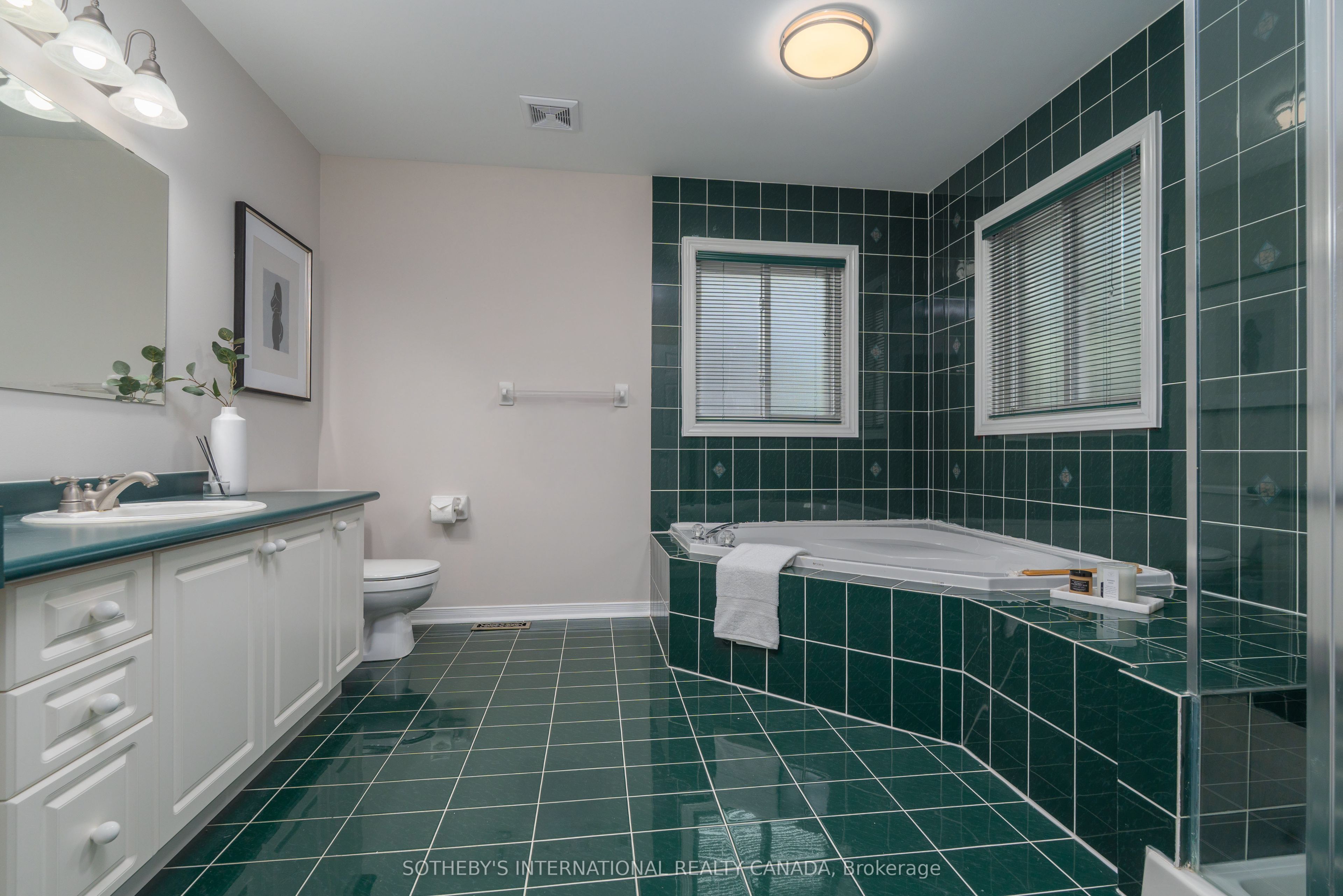 5550 Middleport Crescent N Property Photo 33