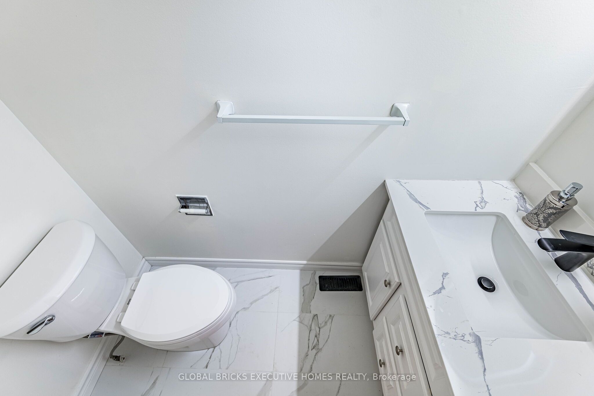 2150 Hunt Crescent Property Photo 21