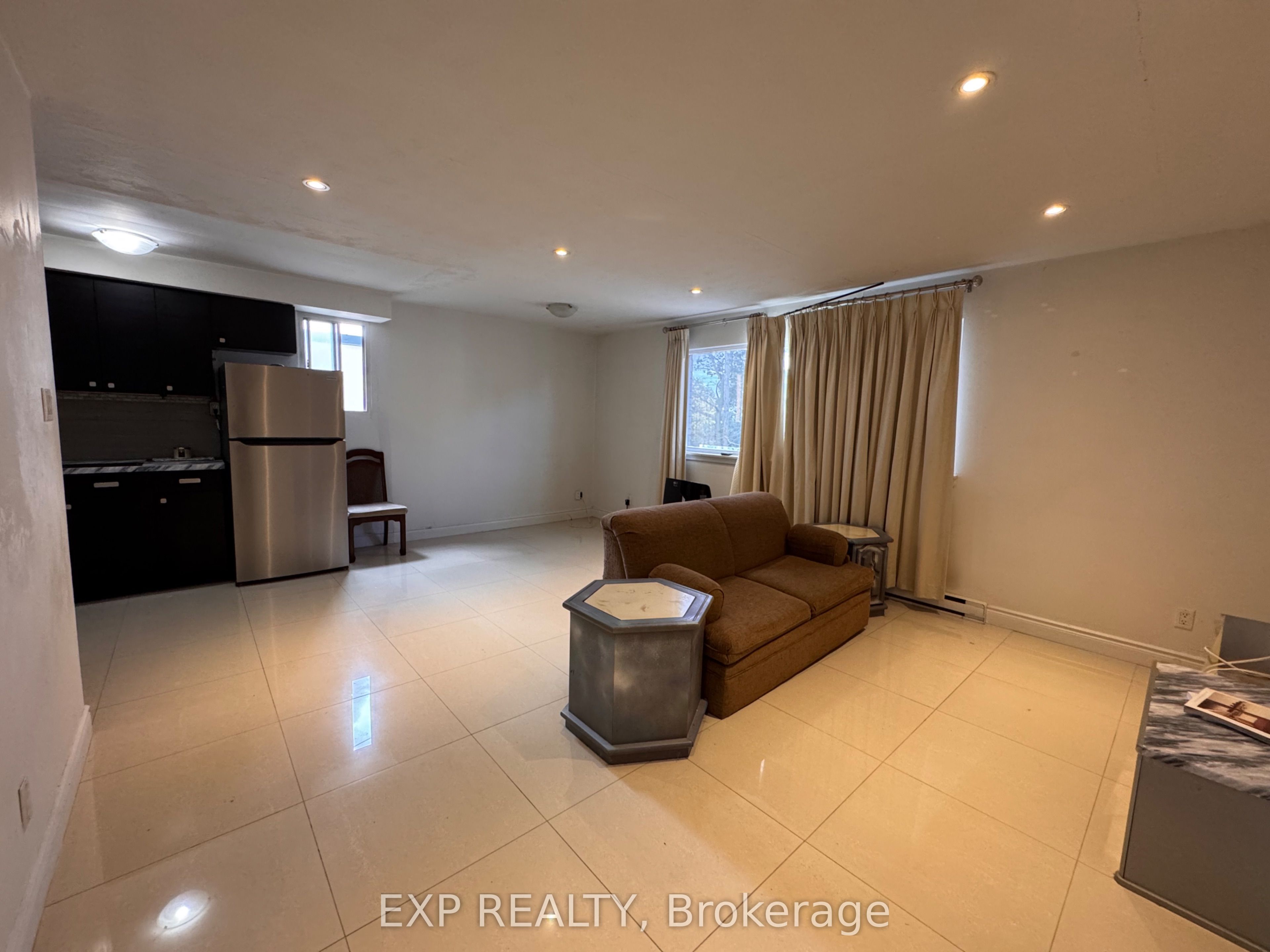 256 Lakeshore Road E 3 Property Photo 1