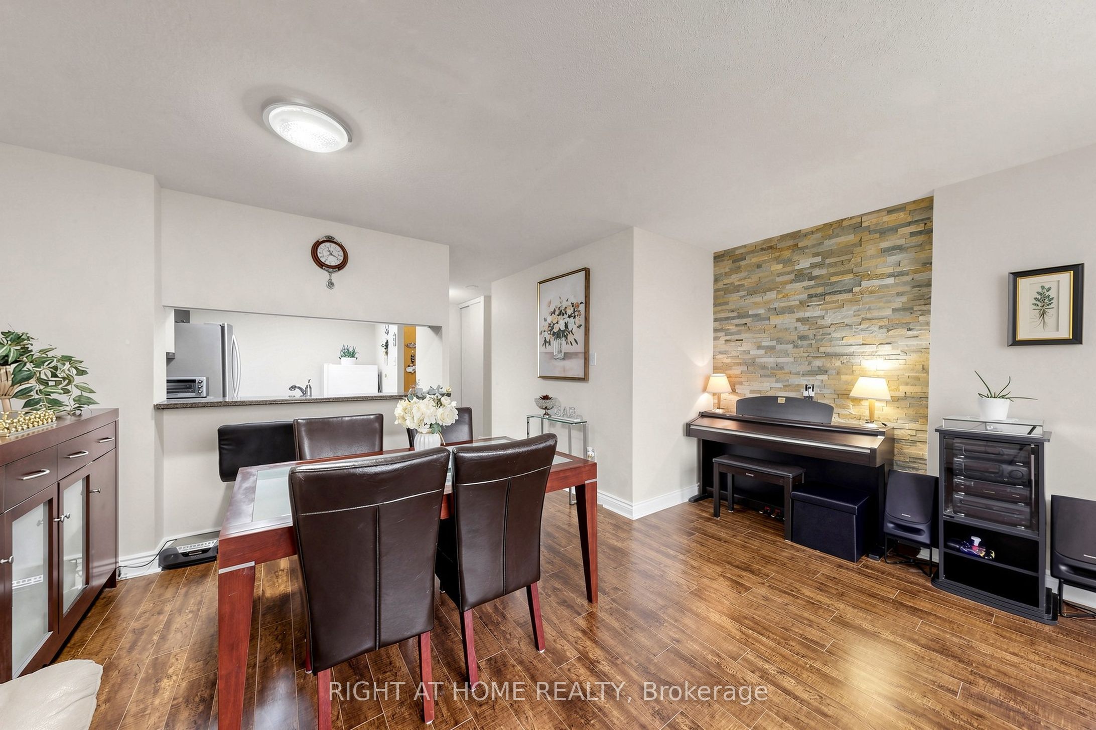 300 Webb Drive Ph9 Property Photo 1
