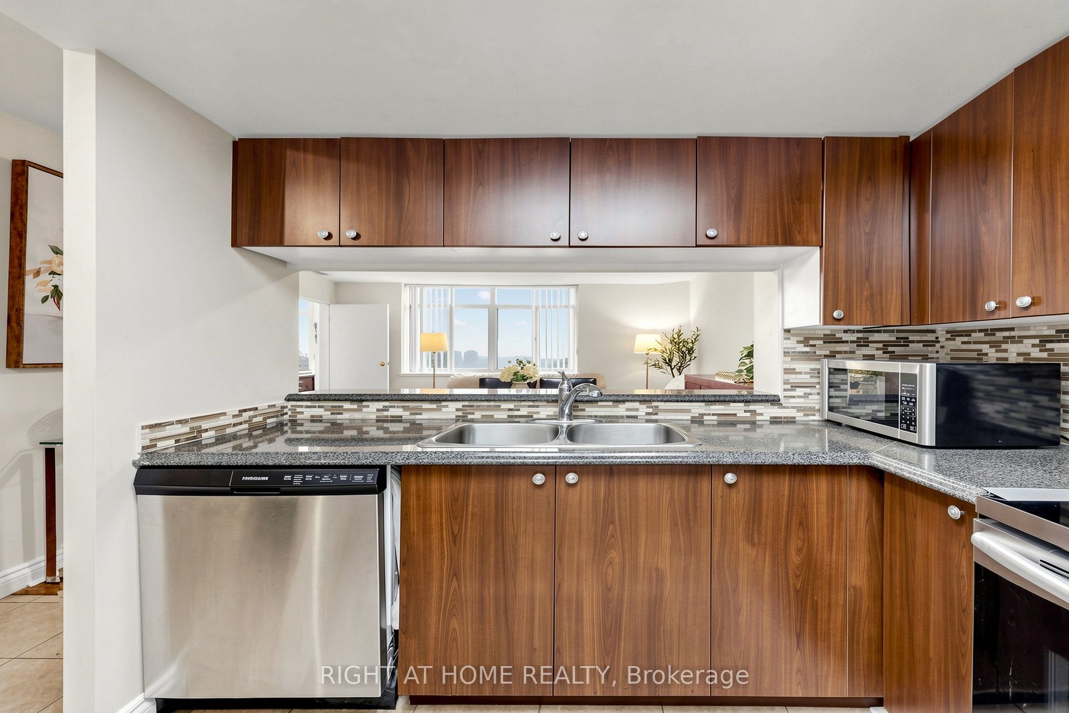 300 Webb Drive Ph9 Property Photo 8