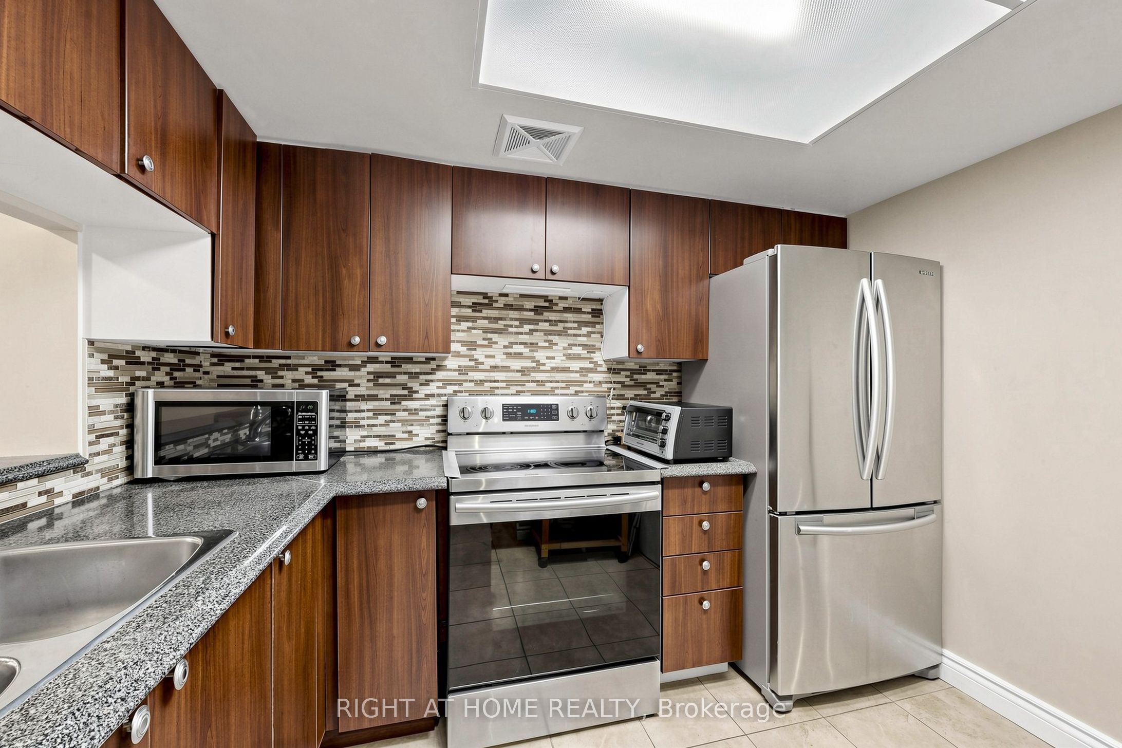 300 Webb Drive Ph9 Property Photo 9