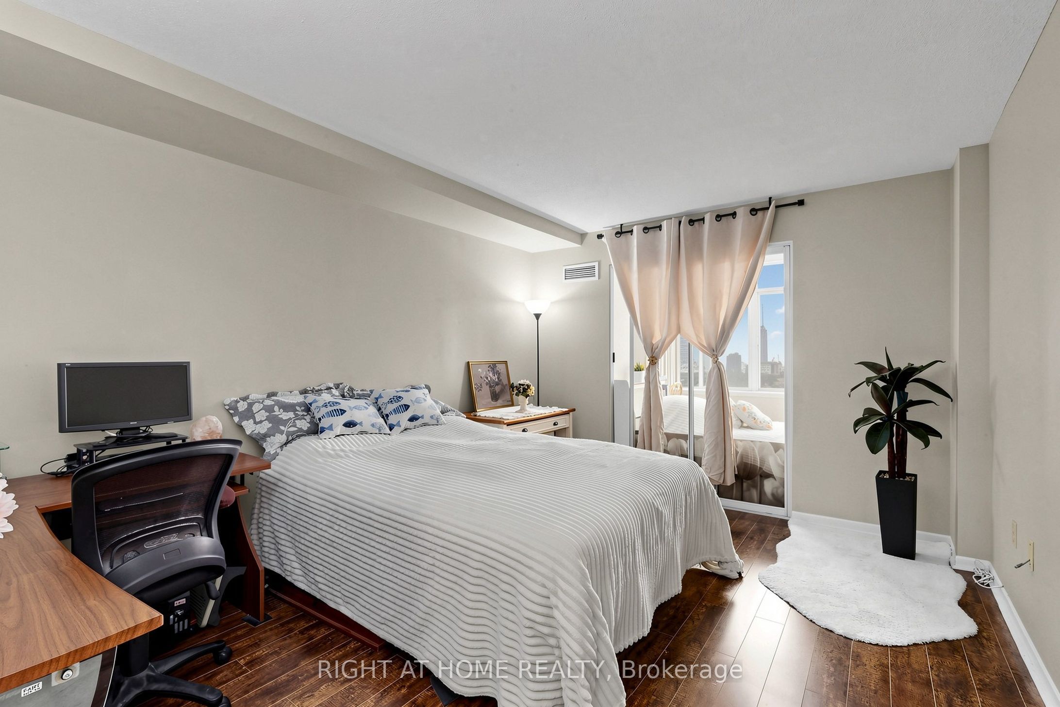 300 Webb Drive Ph9 Property Photo 13