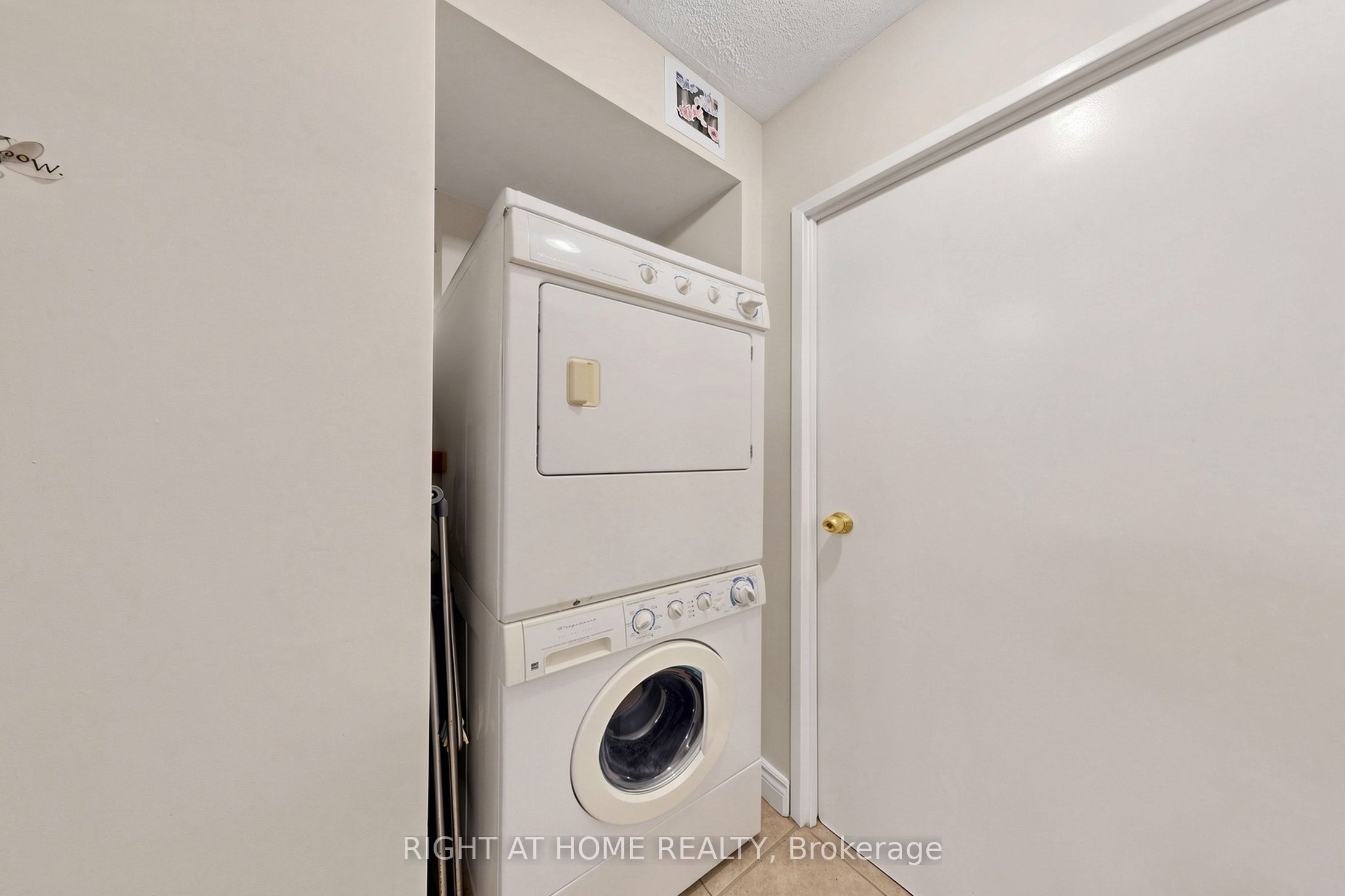 300 Webb Drive Ph9 Property Photo 18