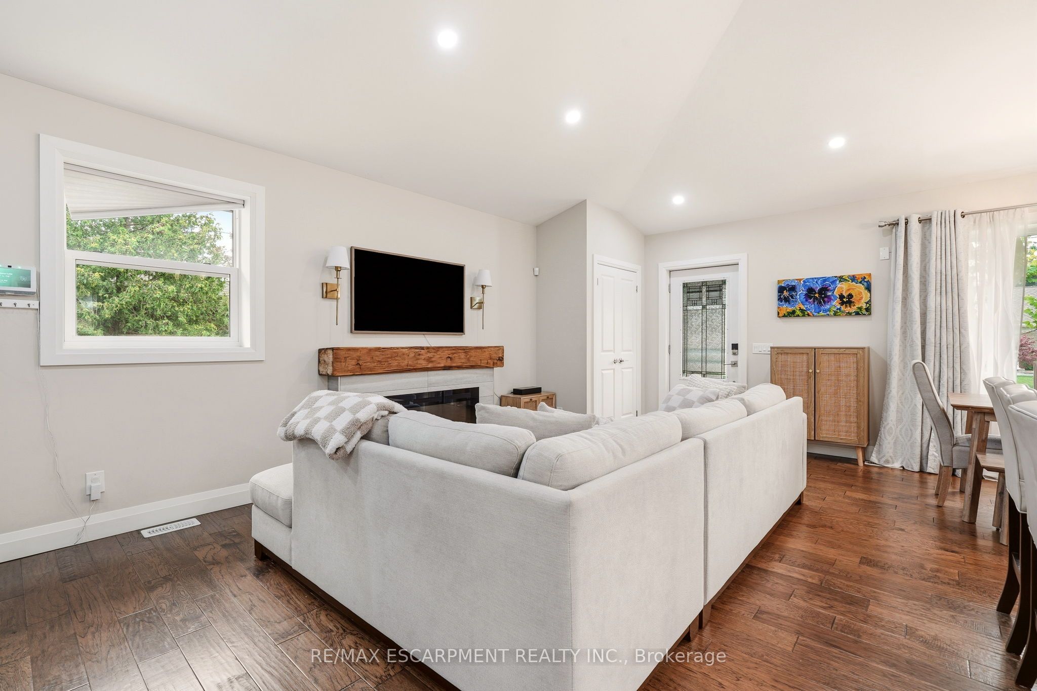 715 Drury Lane Property Photo 6