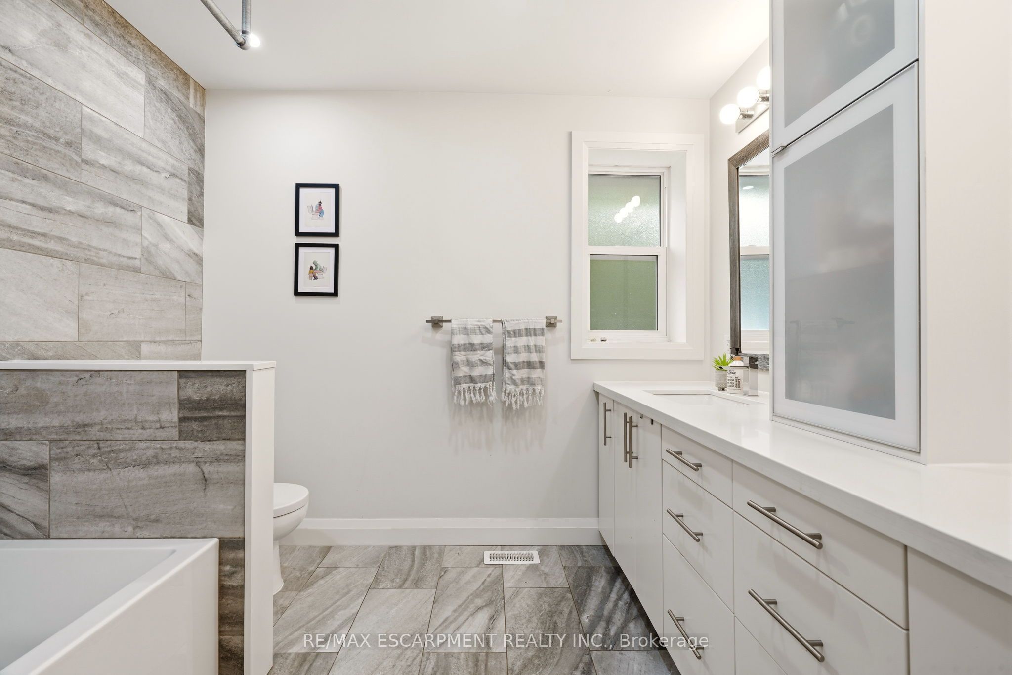 715 Drury Lane Property Photo 27