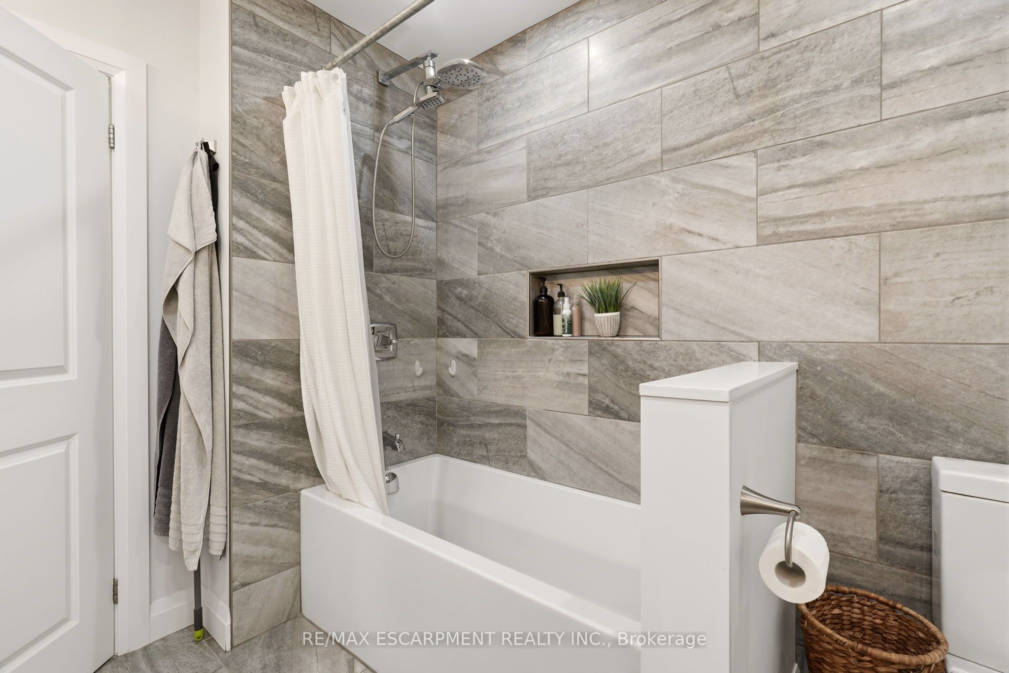 715 Drury Lane Property Photo 28