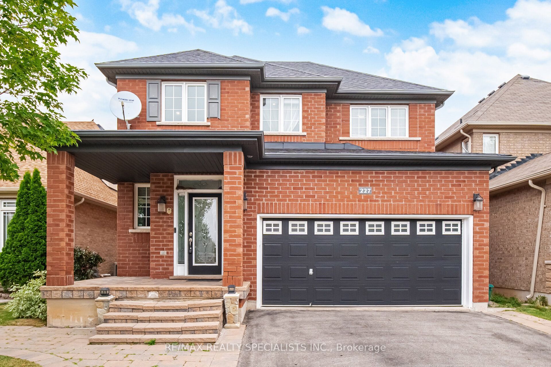 227 Minto Crescent Property Photo 1