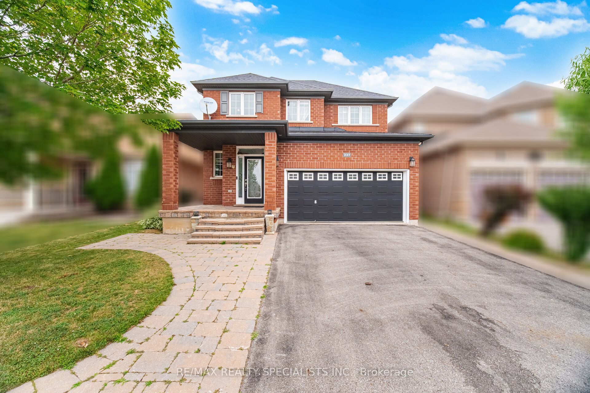 227 Minto Crescent Property Photo 2