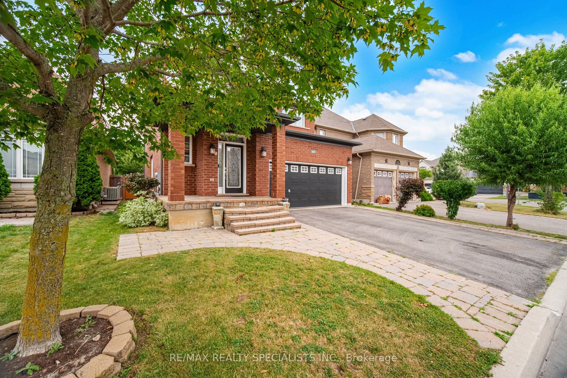 227 Minto Crescent Property Photo 5