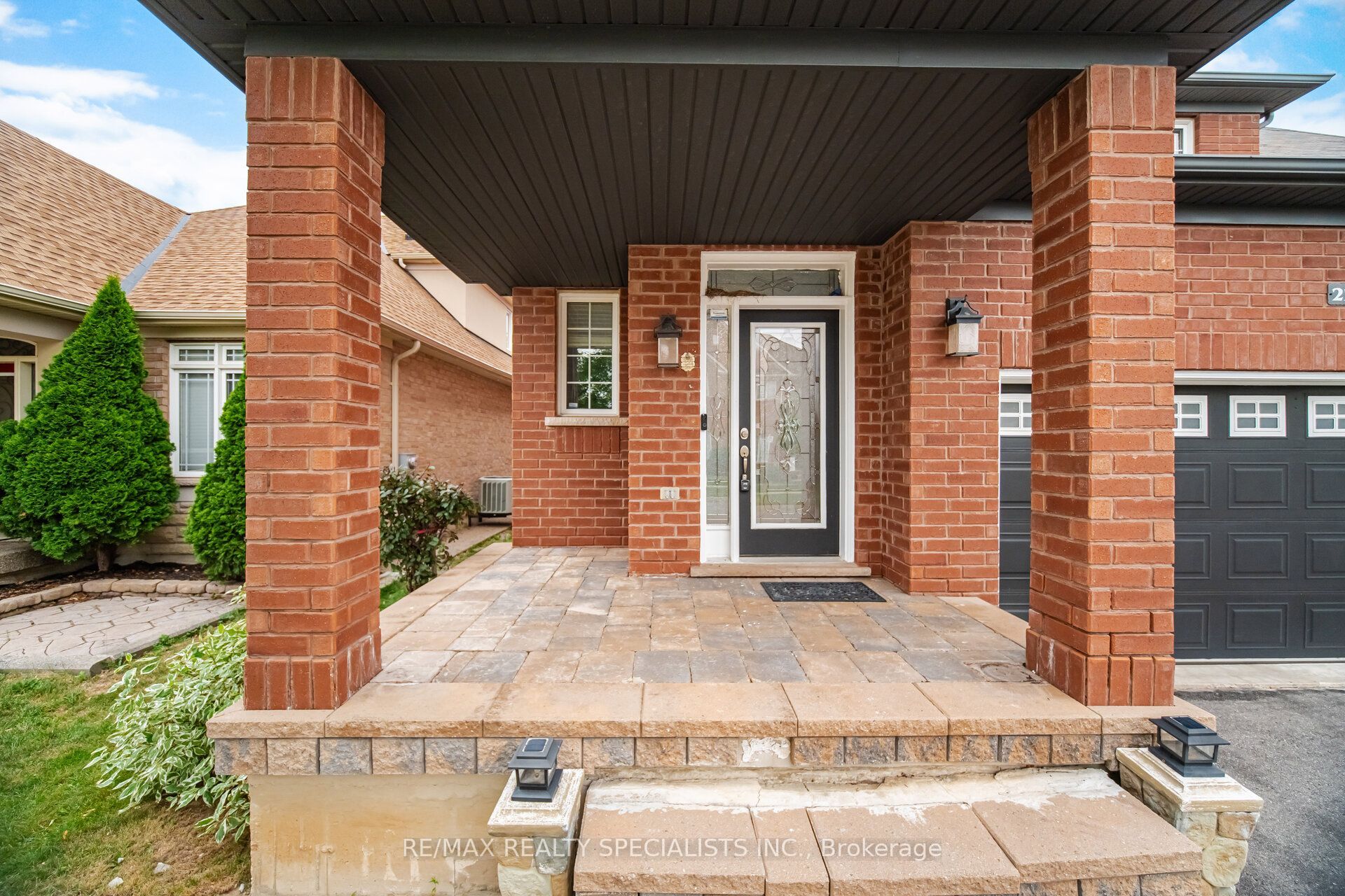 227 Minto Crescent Property Photo 6