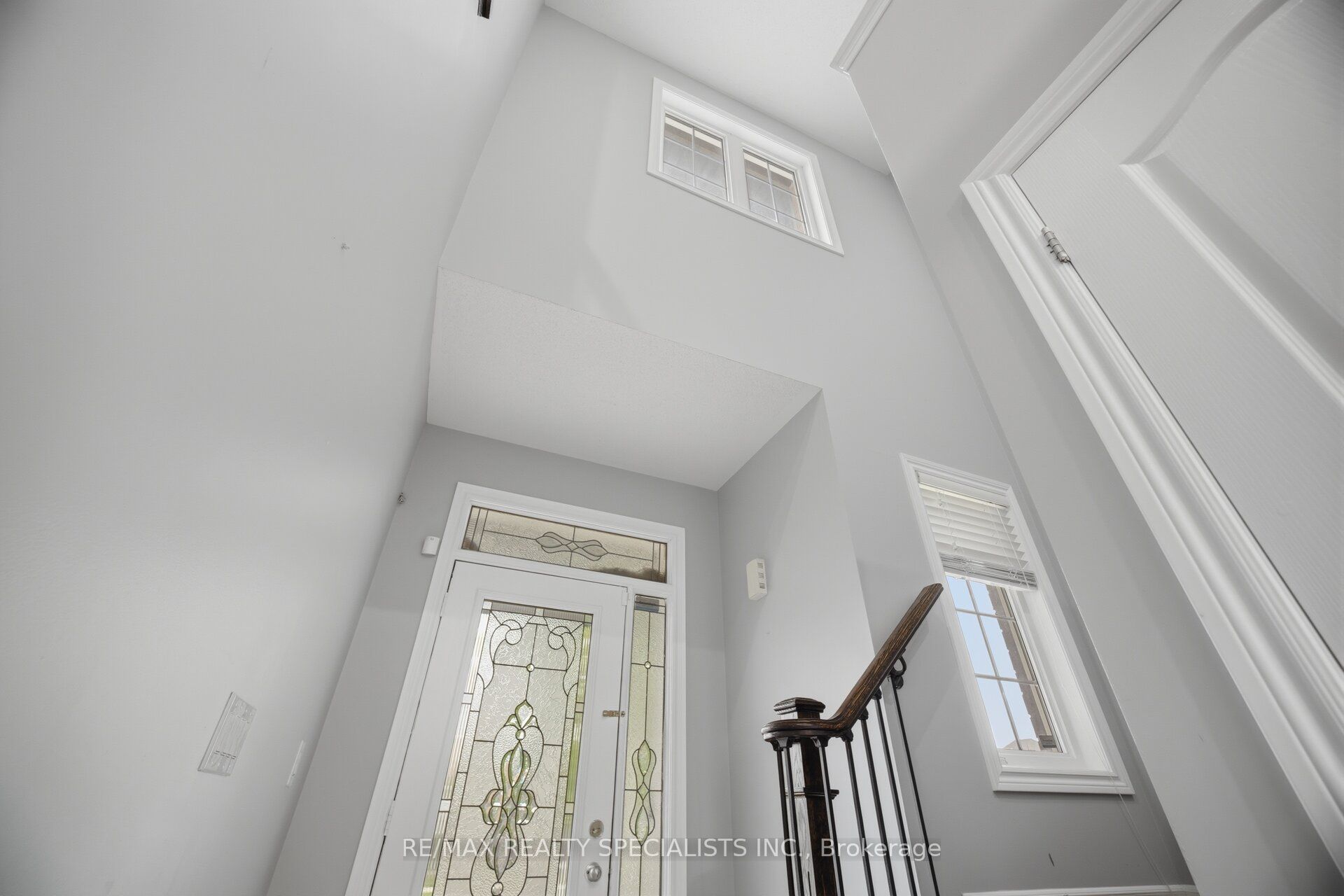 227 Minto Crescent Property Photo 8