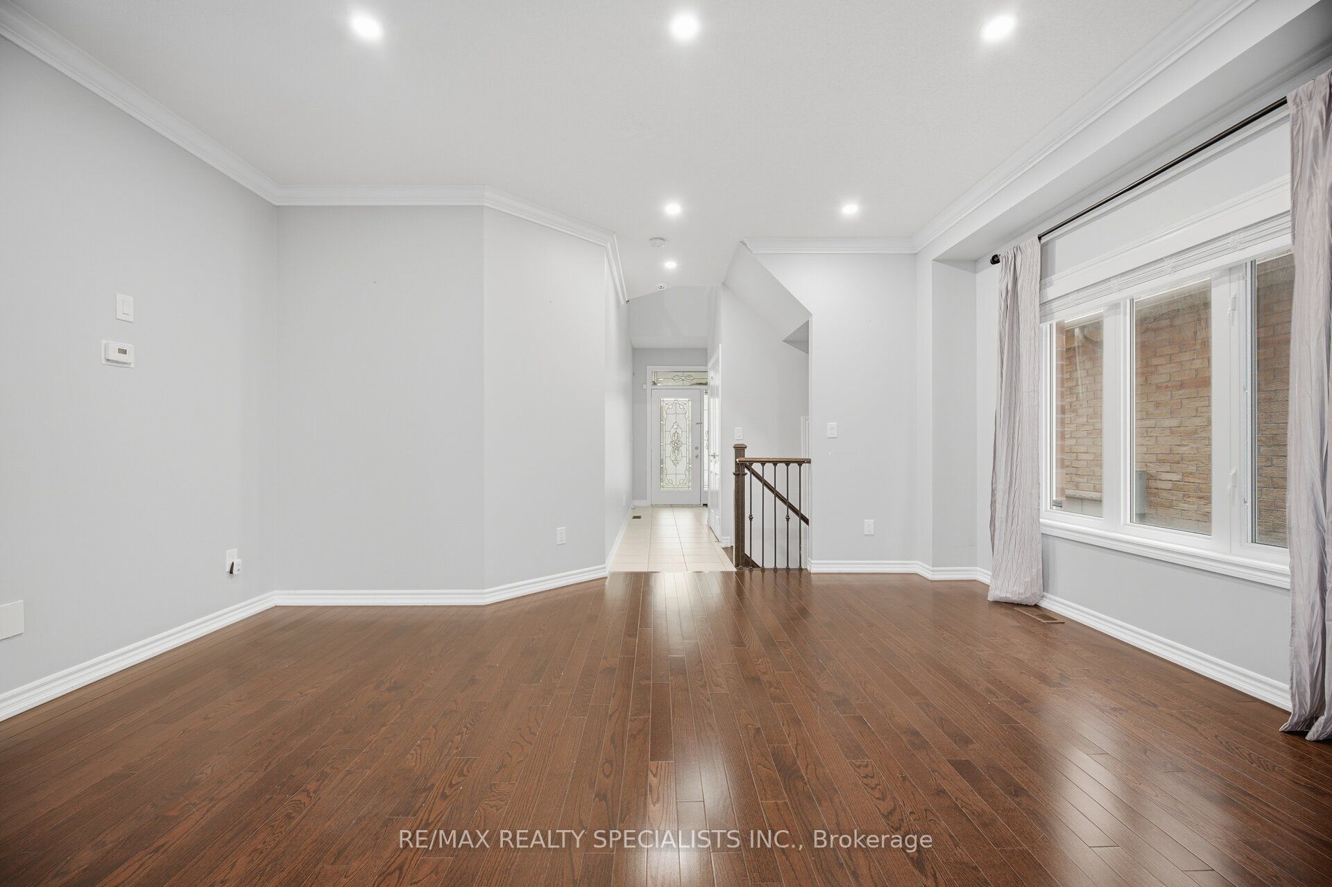 227 Minto Crescent Property Photo 10