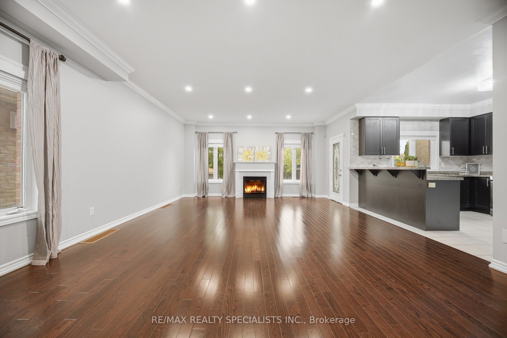 227 Minto Crescent Property Photo 12
