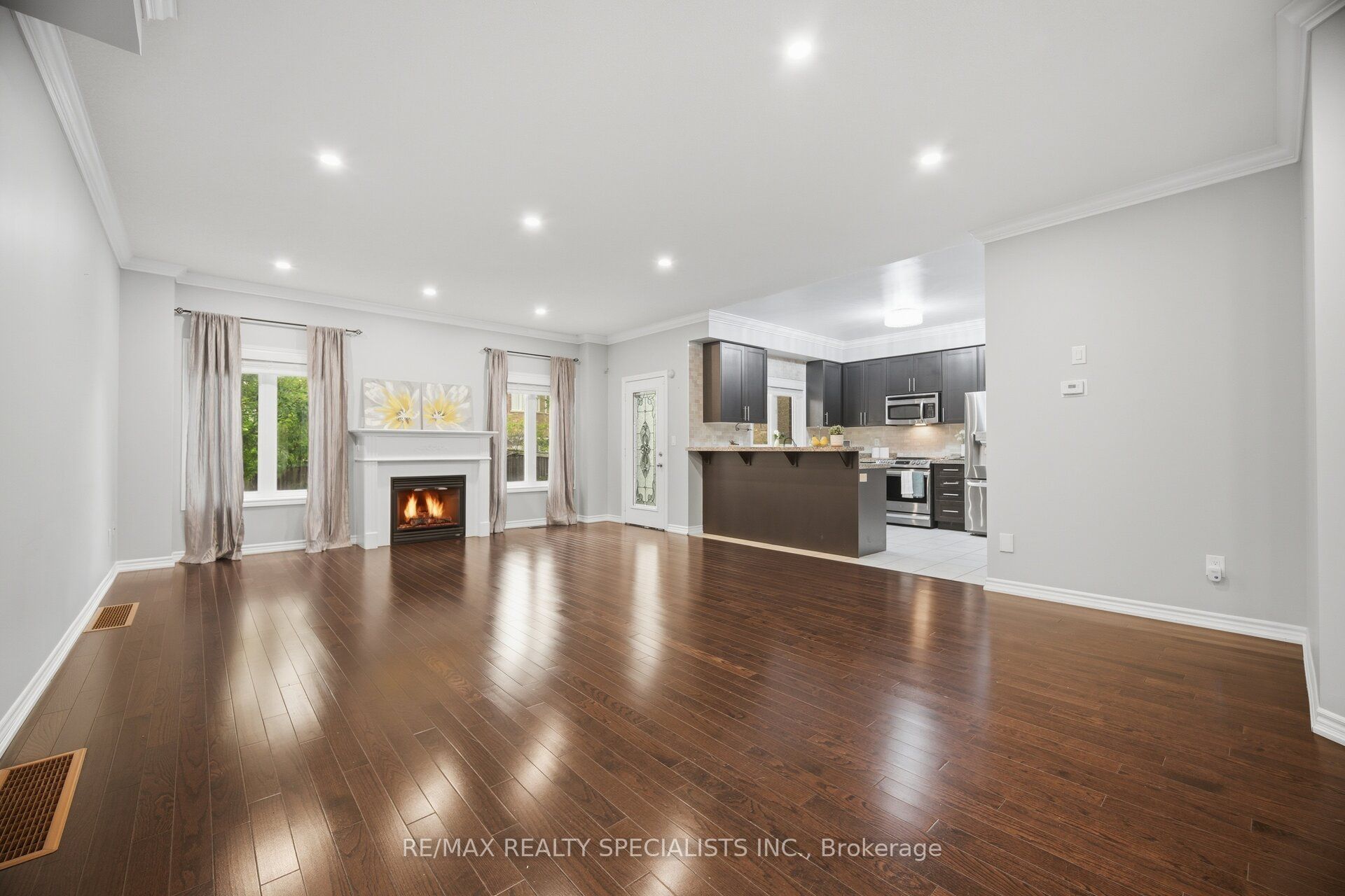 227 Minto Crescent Property Photo 13