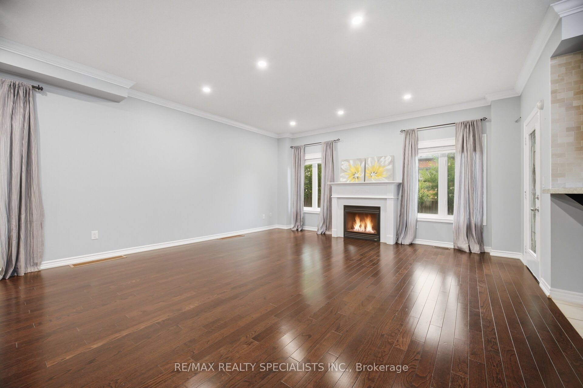 227 Minto Crescent Property Photo 14