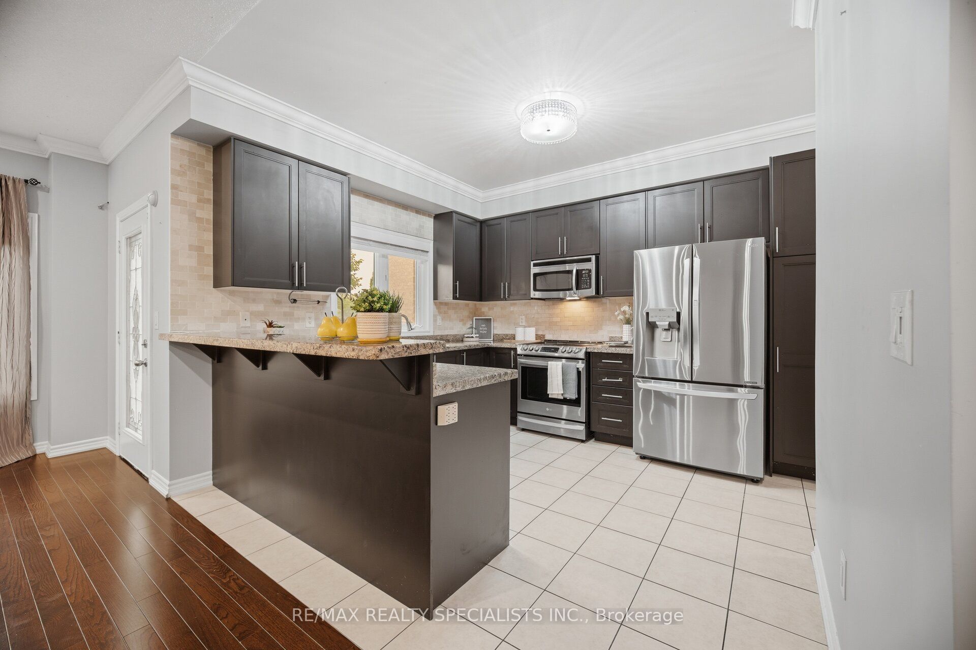 227 Minto Crescent Property Photo 19