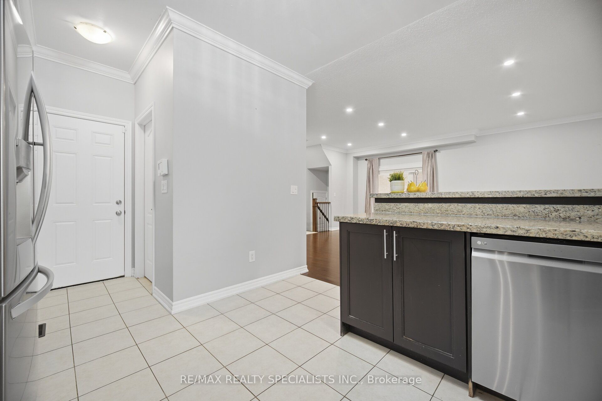 227 Minto Crescent Property Photo 23