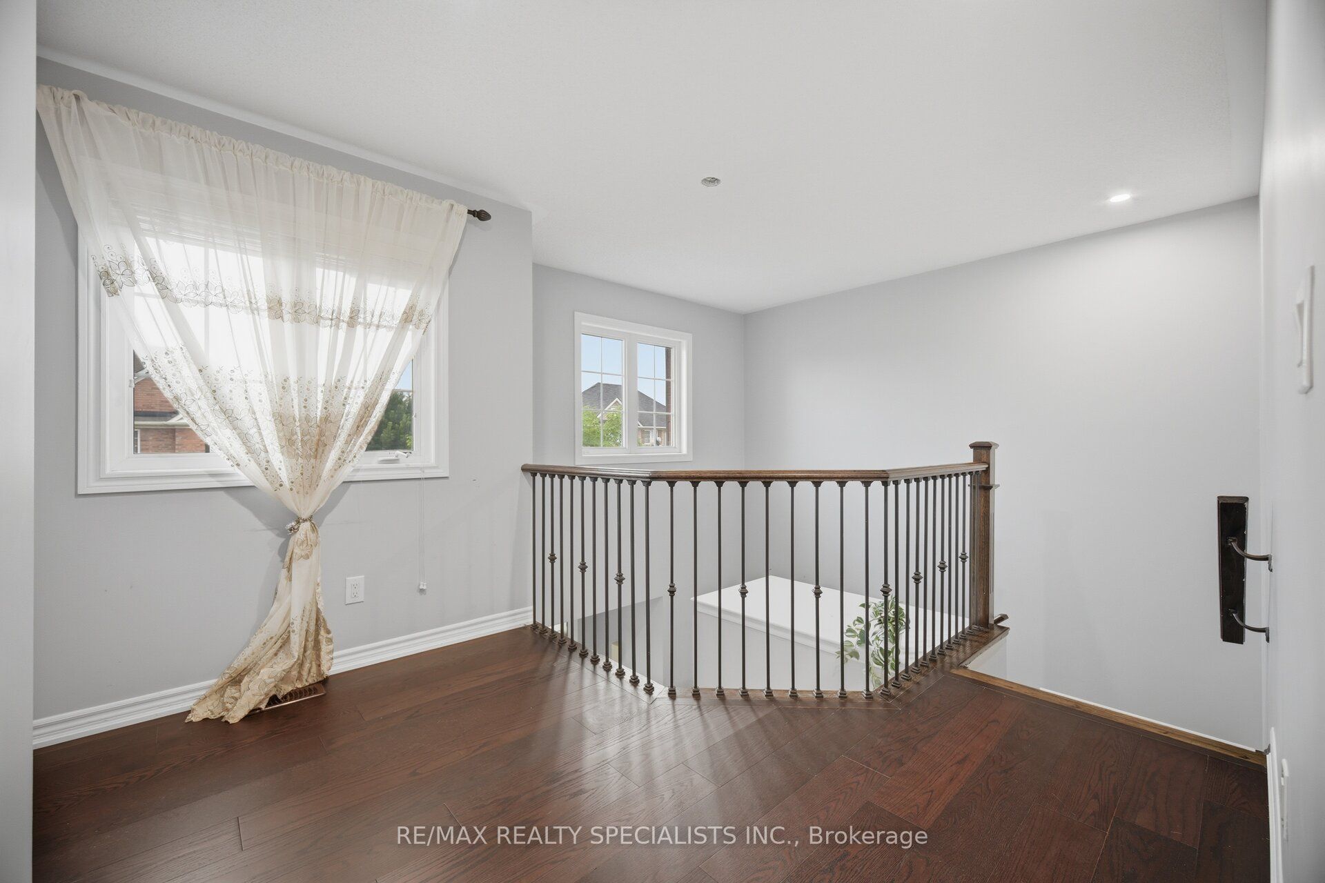 227 Minto Crescent Property Photo 26