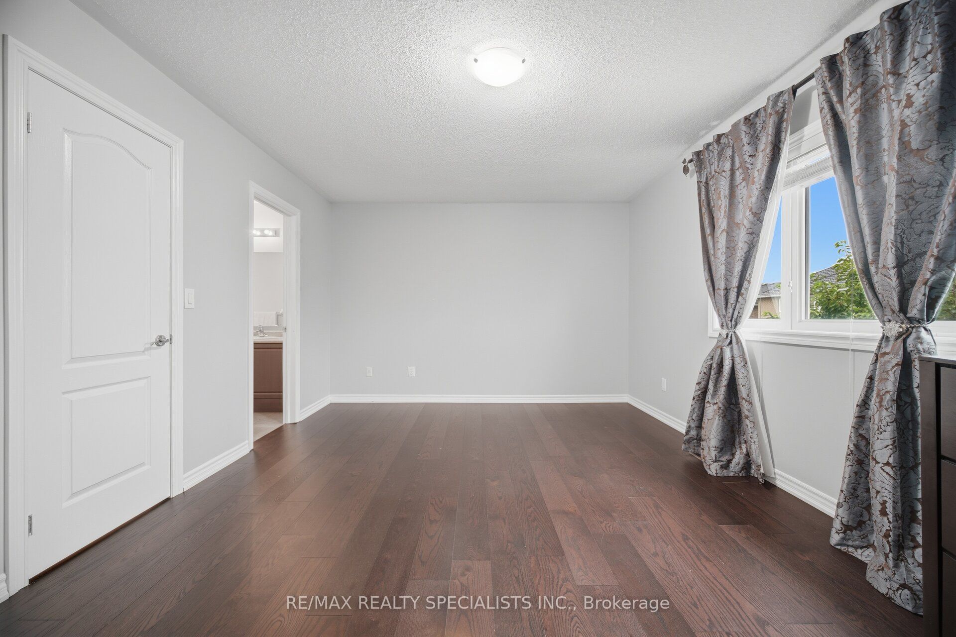 227 Minto Crescent Property Photo 27