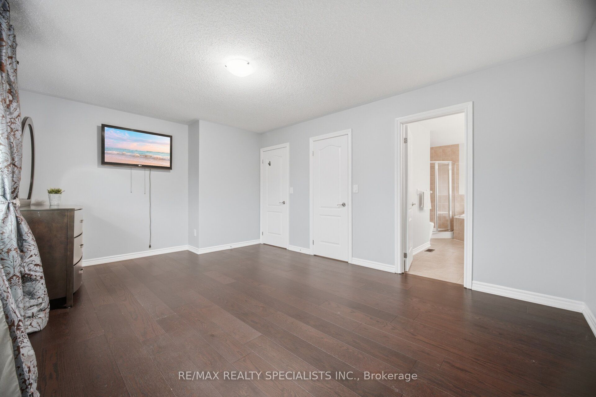 227 Minto Crescent Property Photo 29