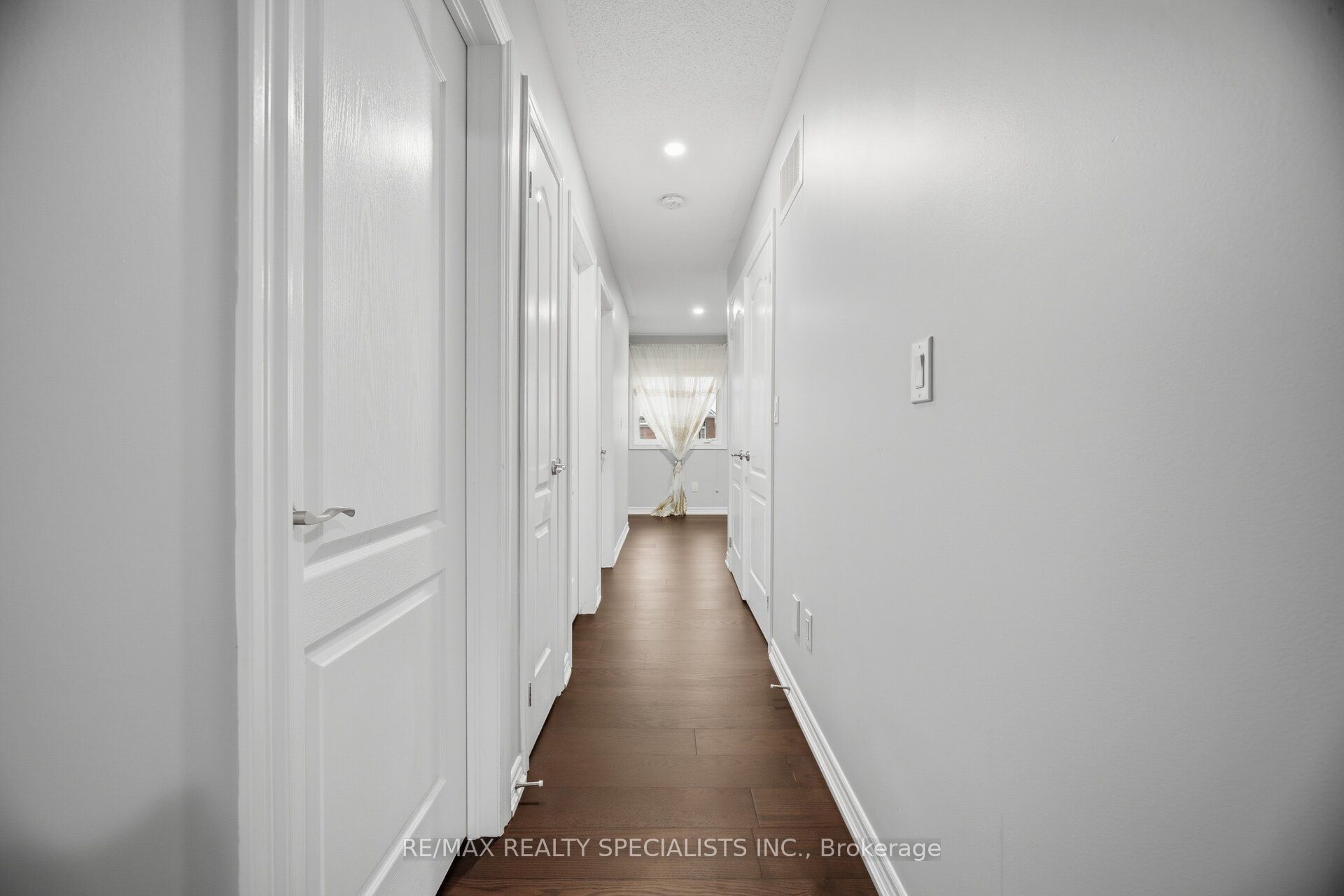 227 Minto Crescent Property Photo 34
