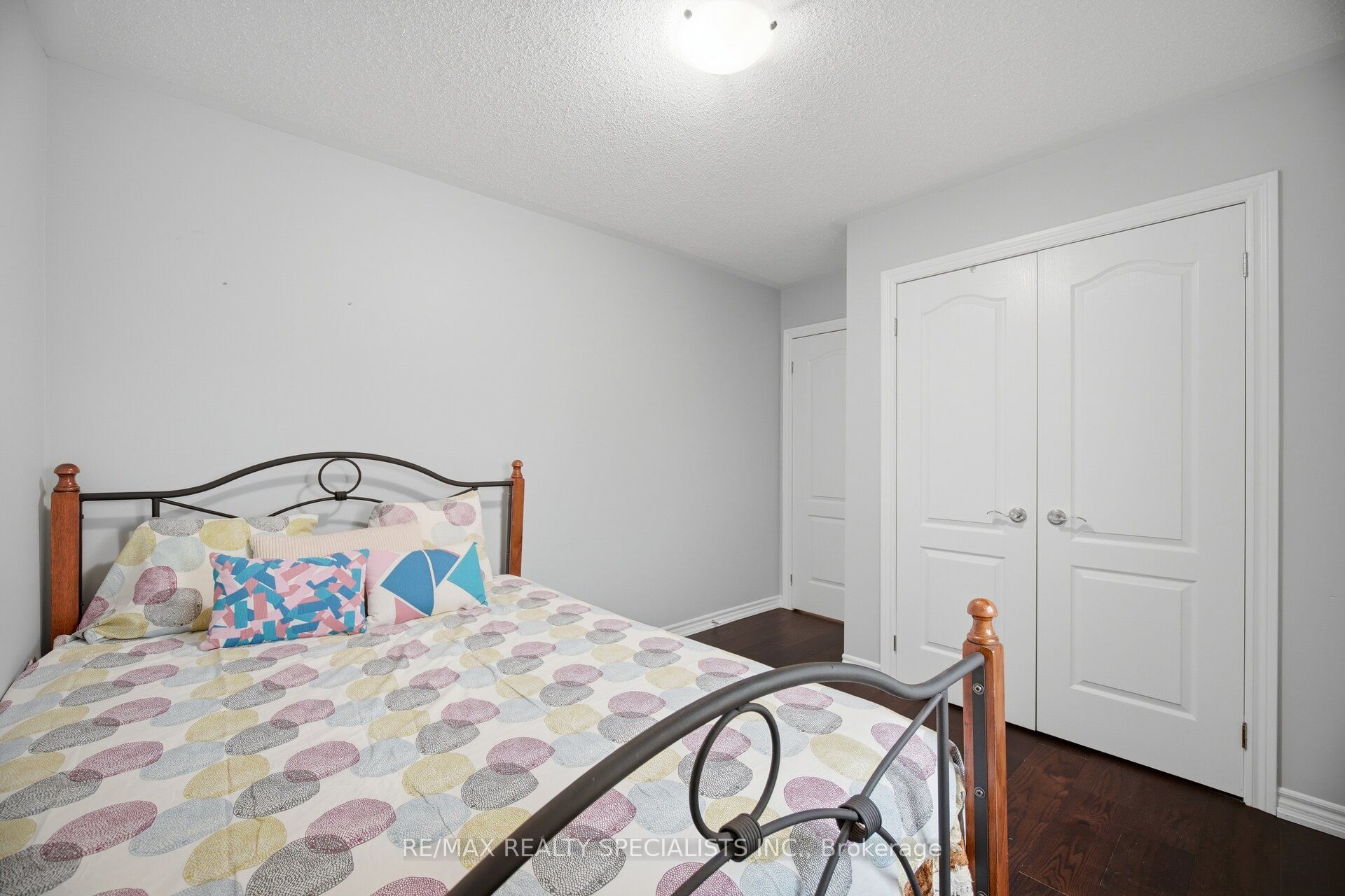 227 Minto Crescent Property Photo 38