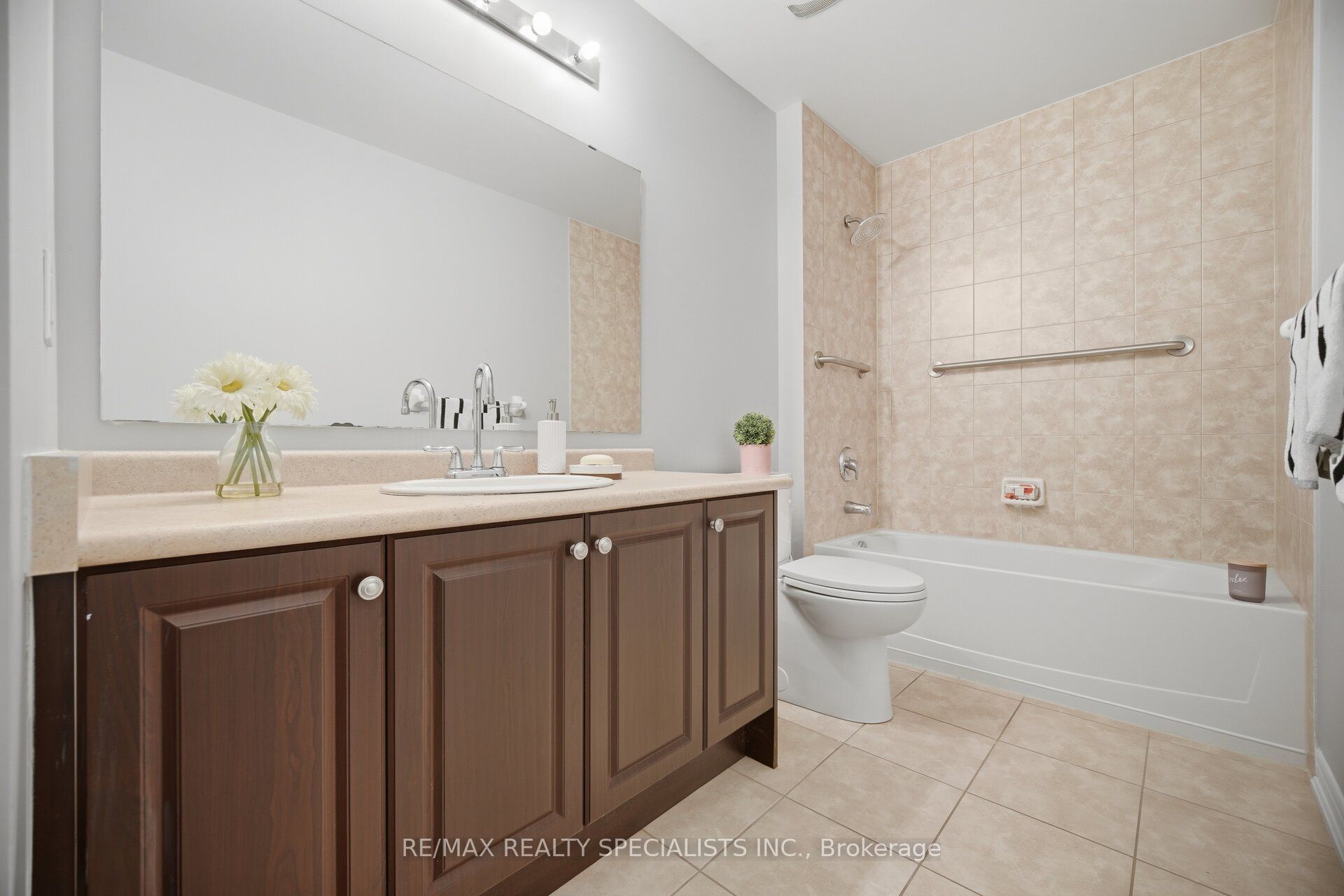 227 Minto Crescent Property Photo 39