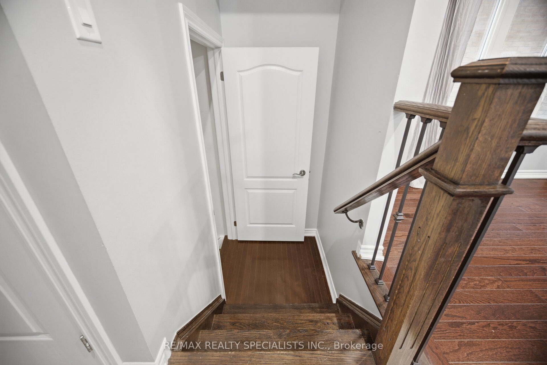 227 Minto Crescent Property Photo 41