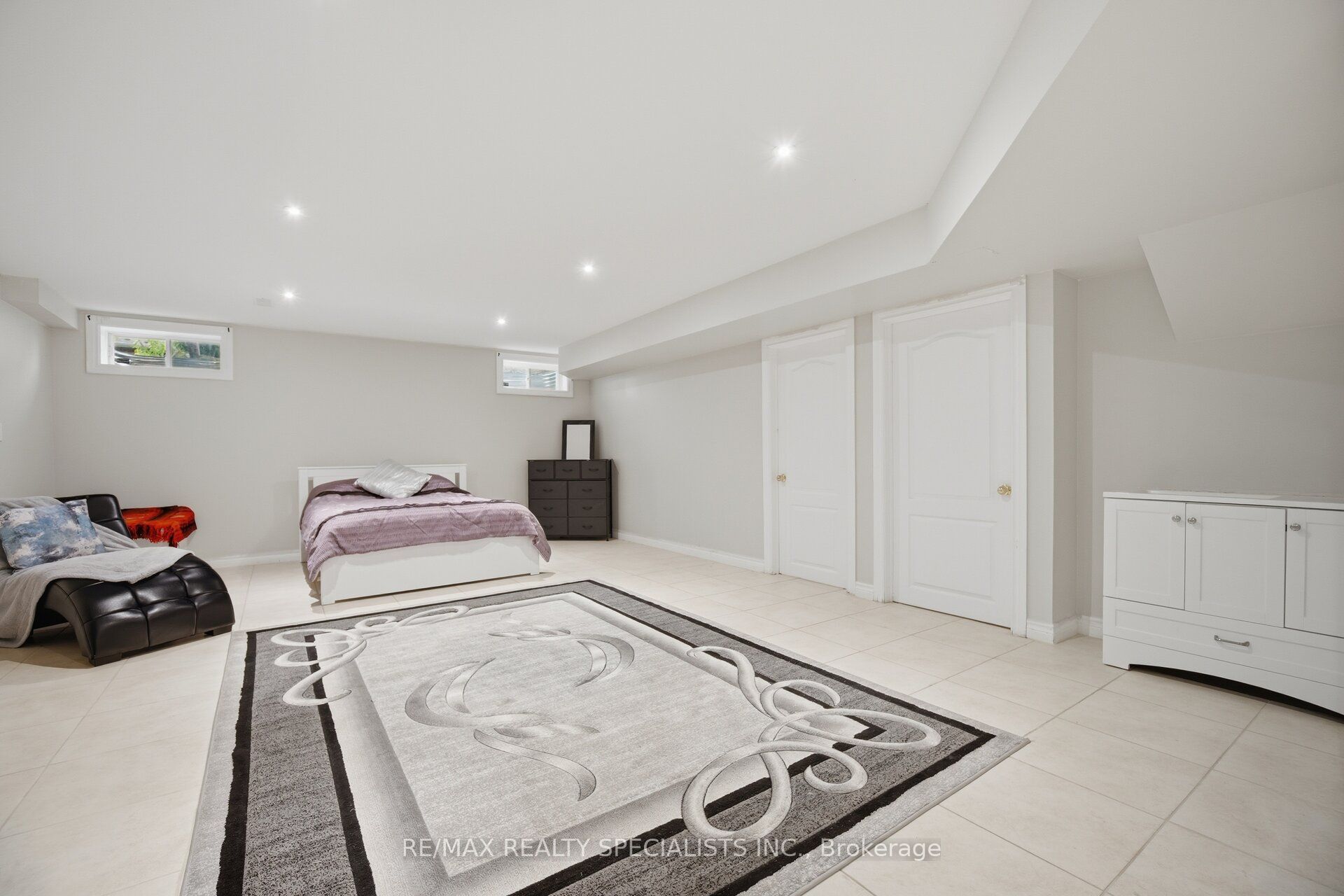 227 Minto Crescent Property Photo 42