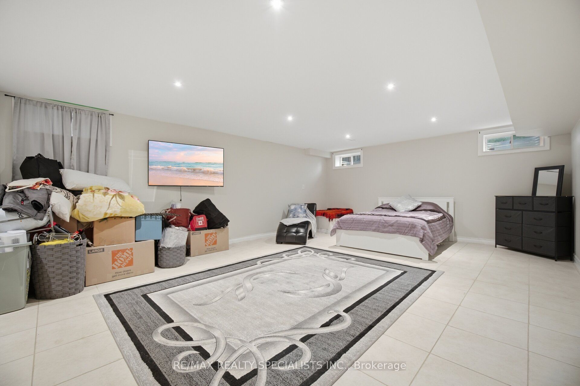 227 Minto Crescent Property Photo 43