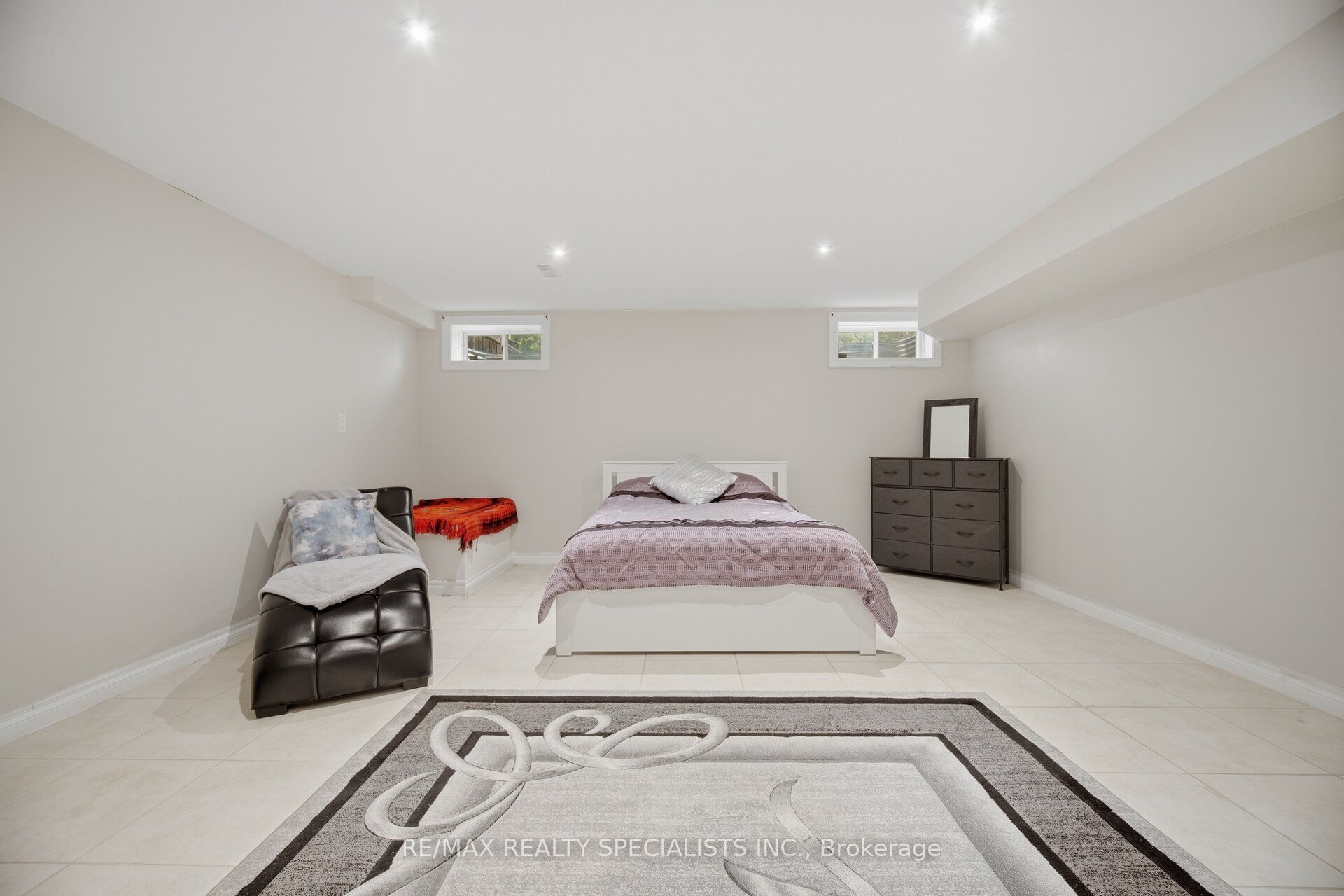 227 Minto Crescent Property Photo 44