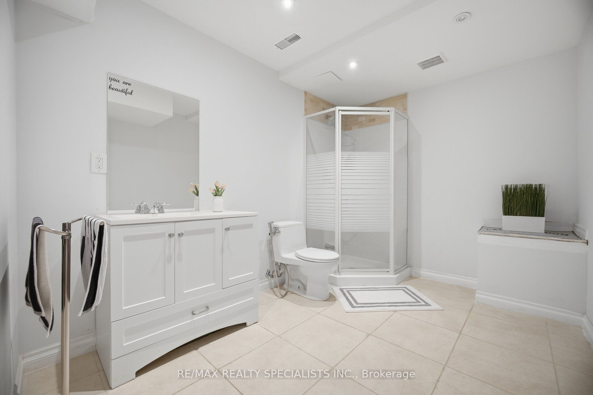 227 Minto Crescent Property Photo 45
