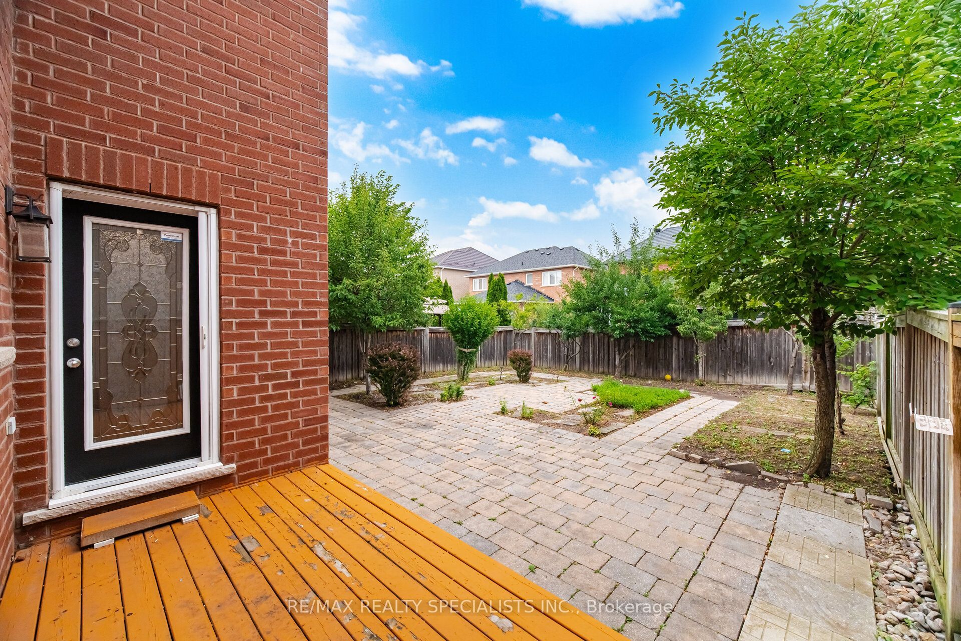 227 Minto Crescent Property Photo 47