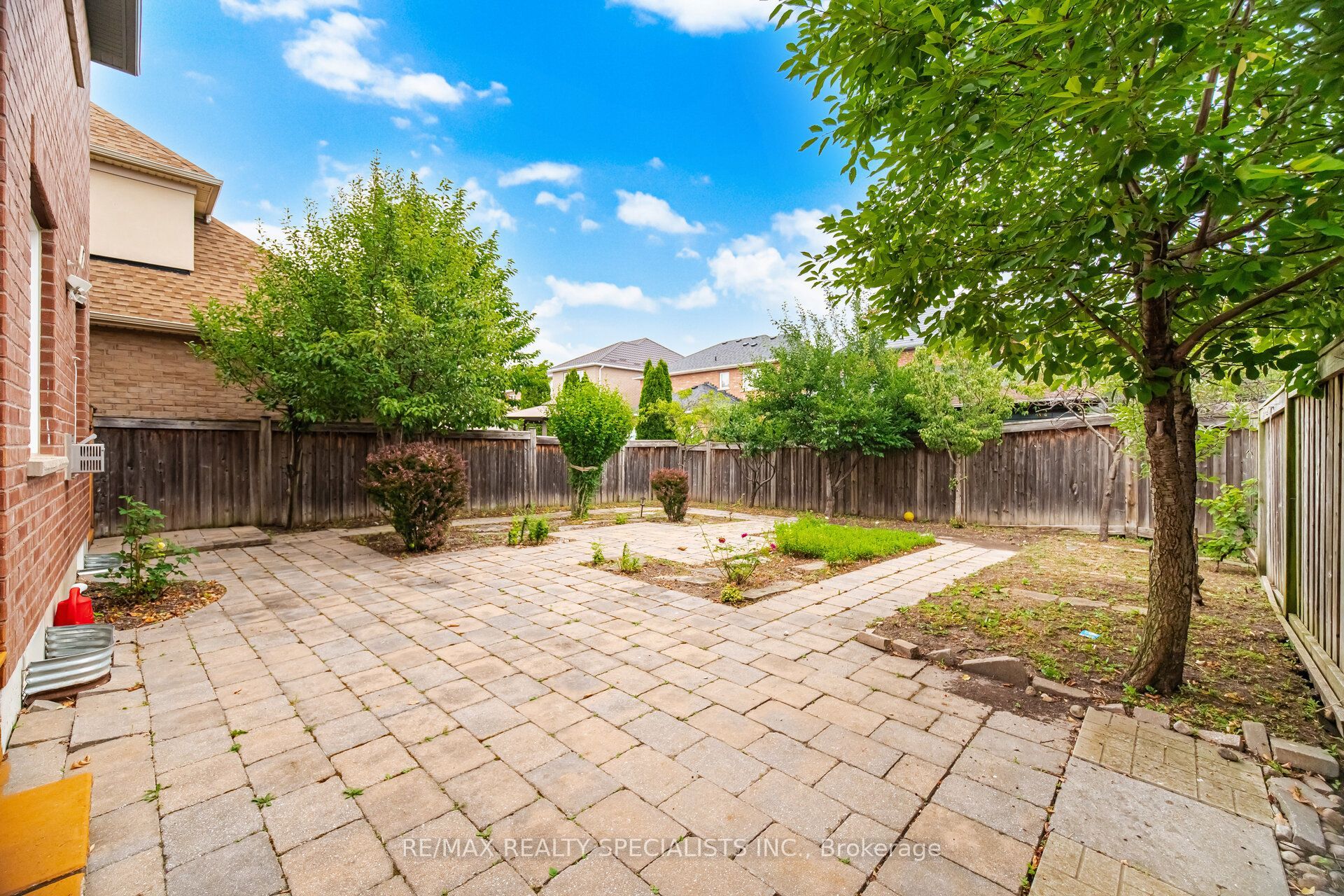 227 Minto Crescent Property Photo 48