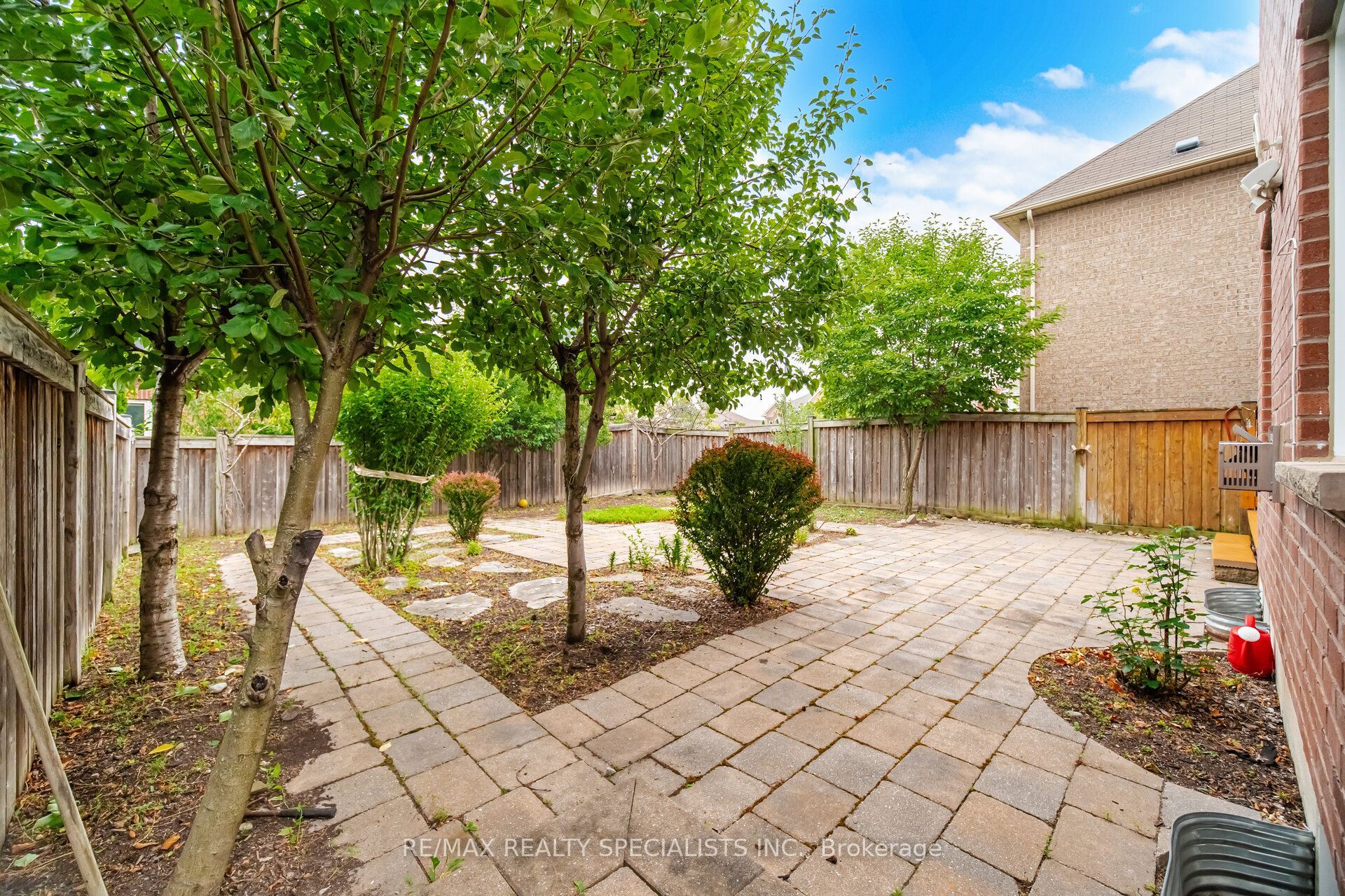 227 Minto Crescent Property Photo 49