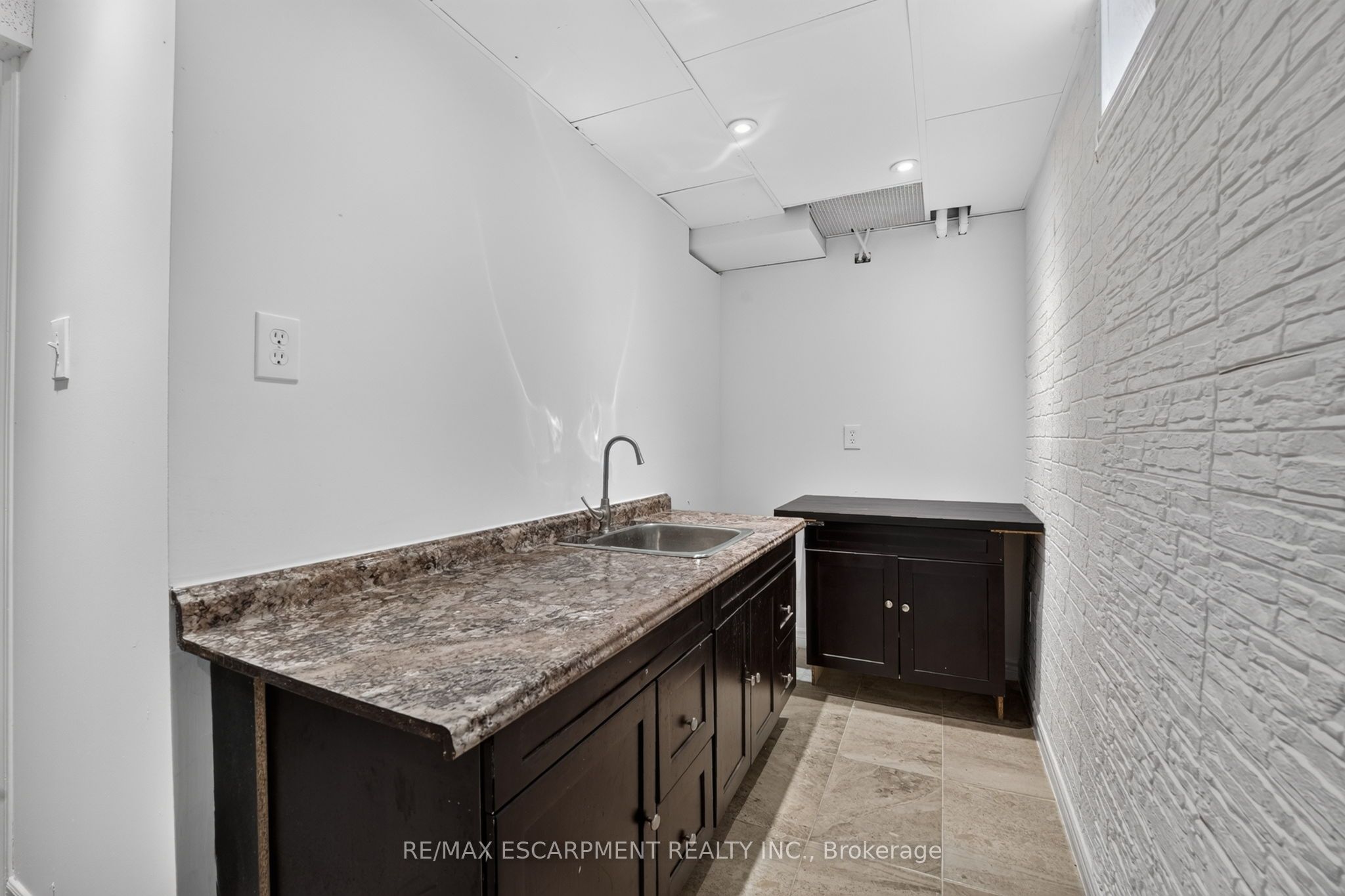 2450 Overton Drive Property Photo 38