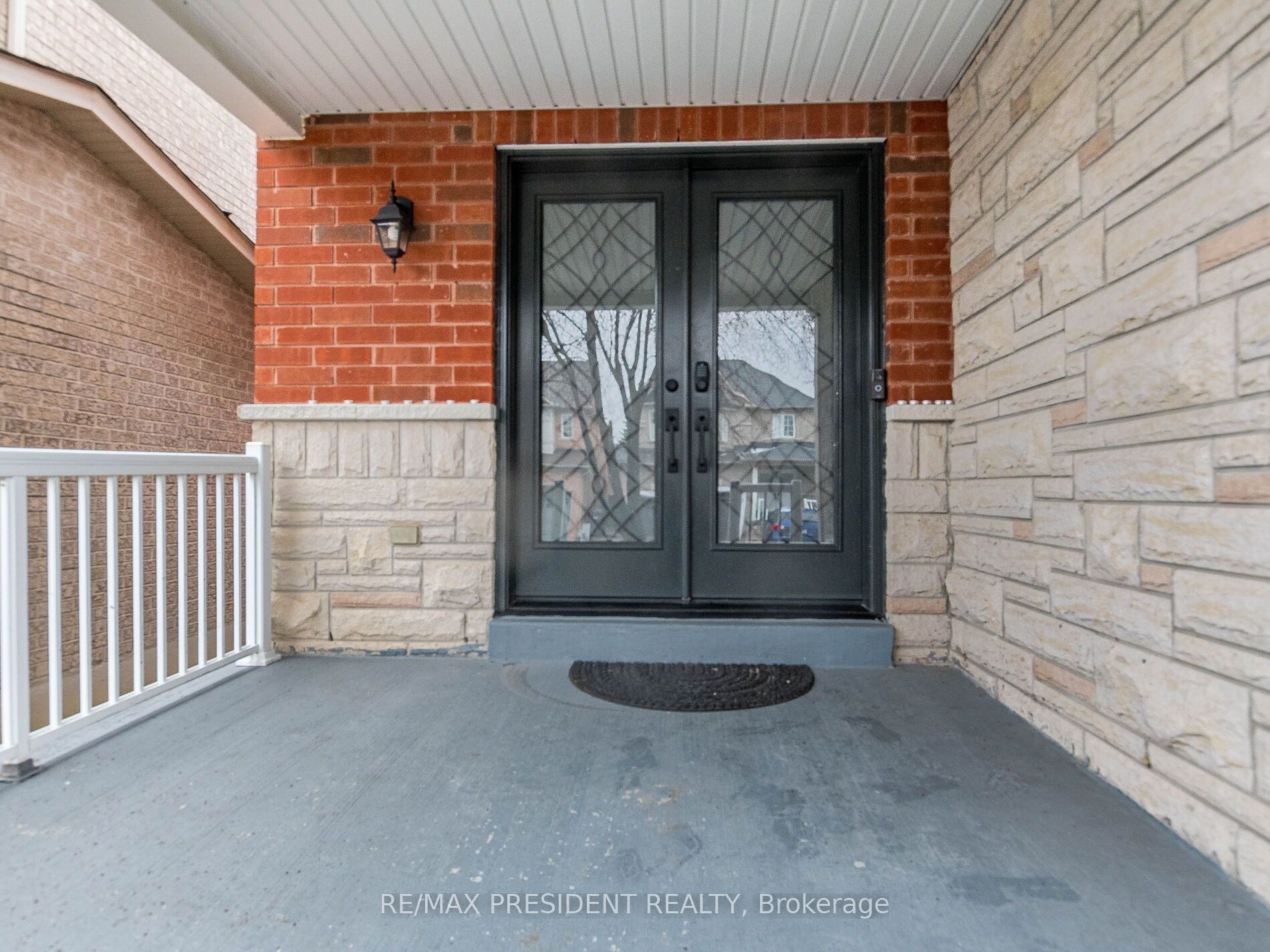 8 River Heights Drive Property Photo 3