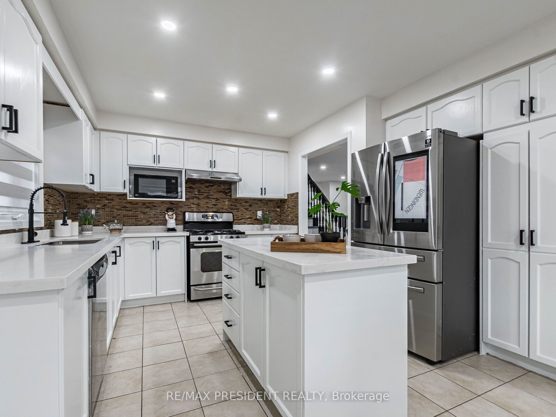 8 River Heights Drive Property Photo 15