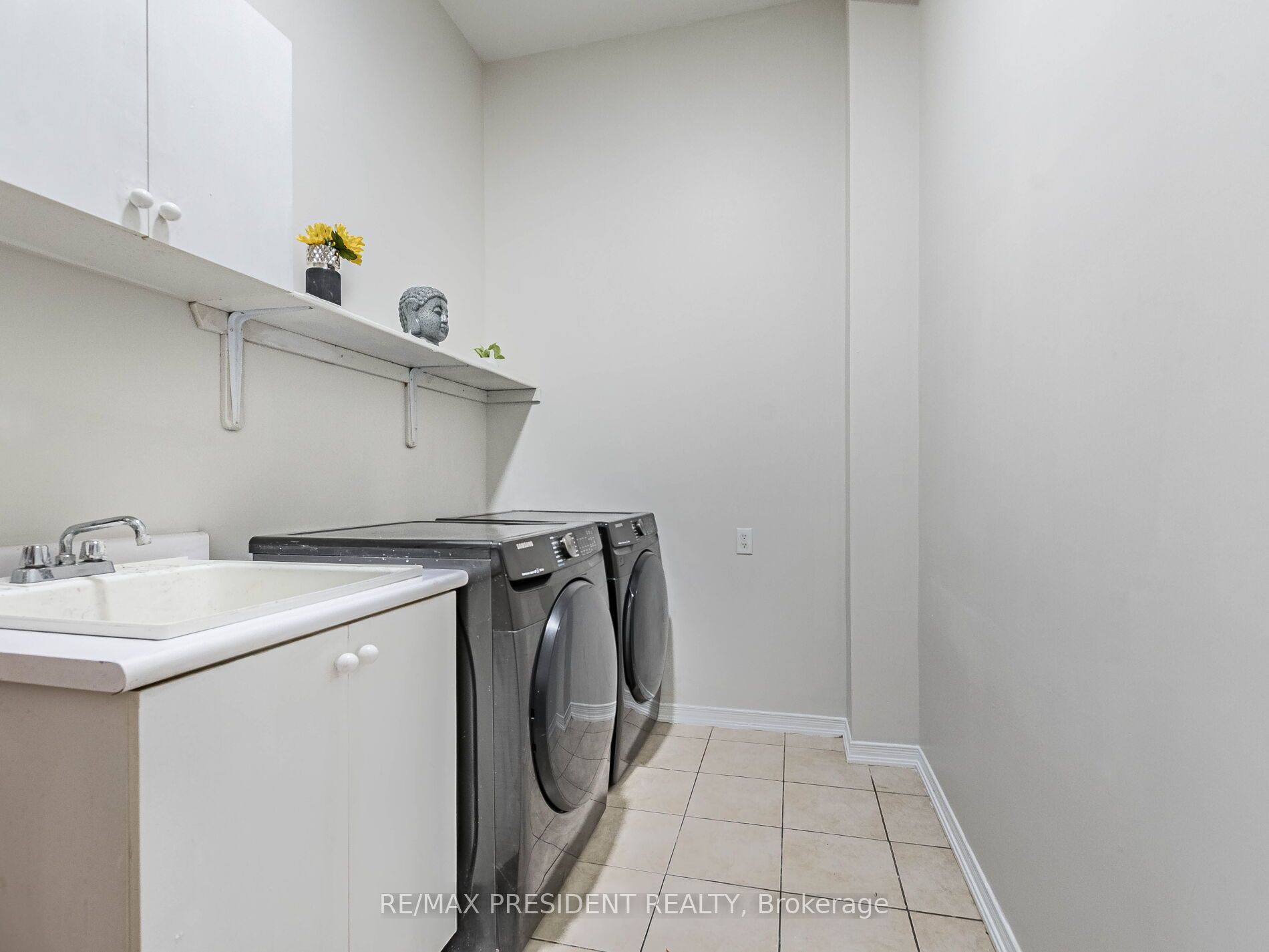 8 River Heights Drive Property Photo 32