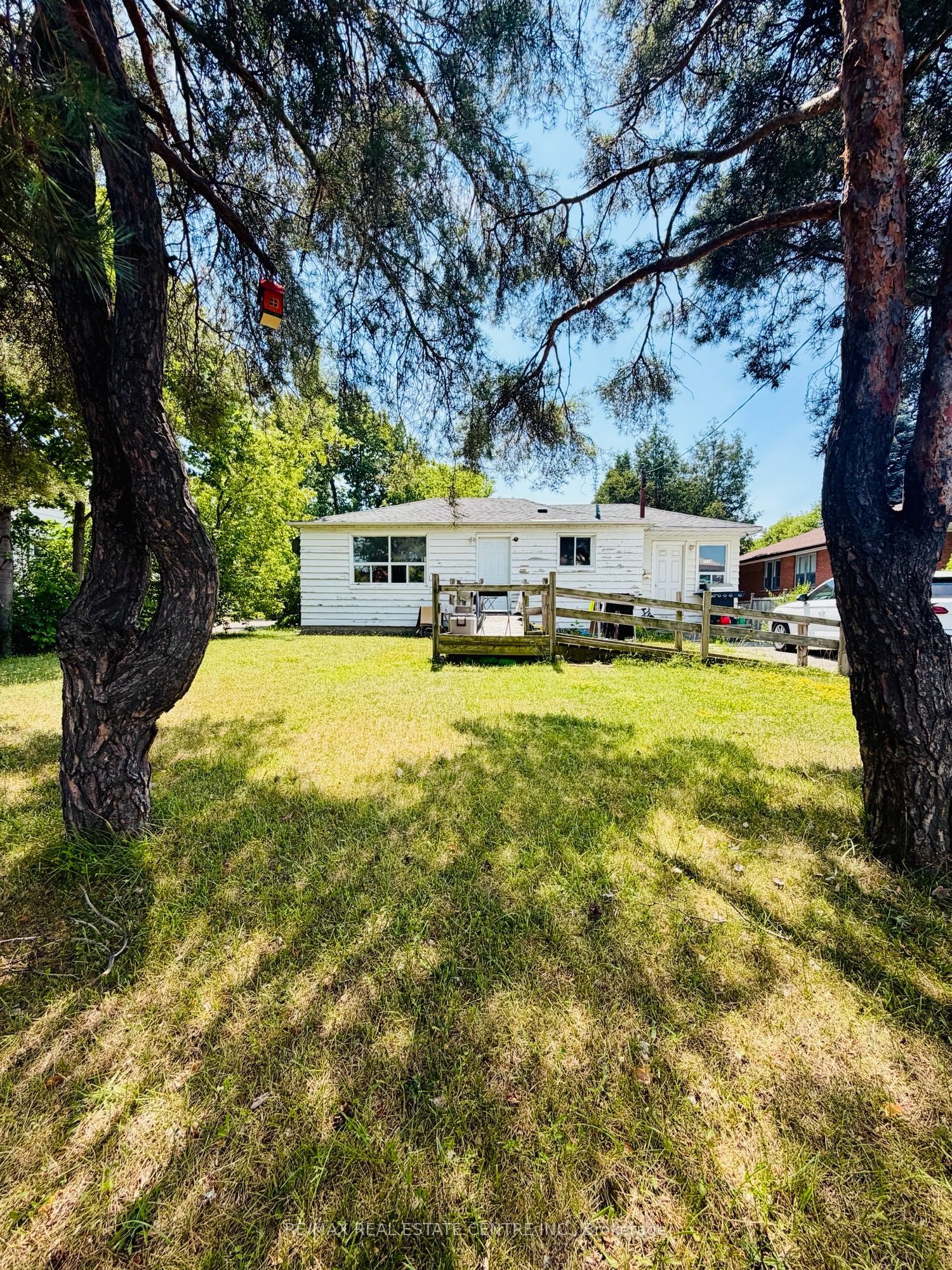 7118 Goreway Drive Property Photo 1
