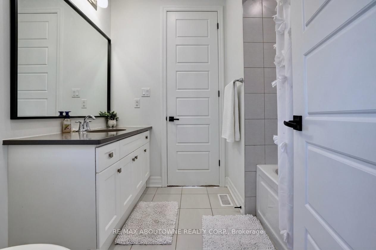 1416 Ford Strathy Crescent S Property Photo 22