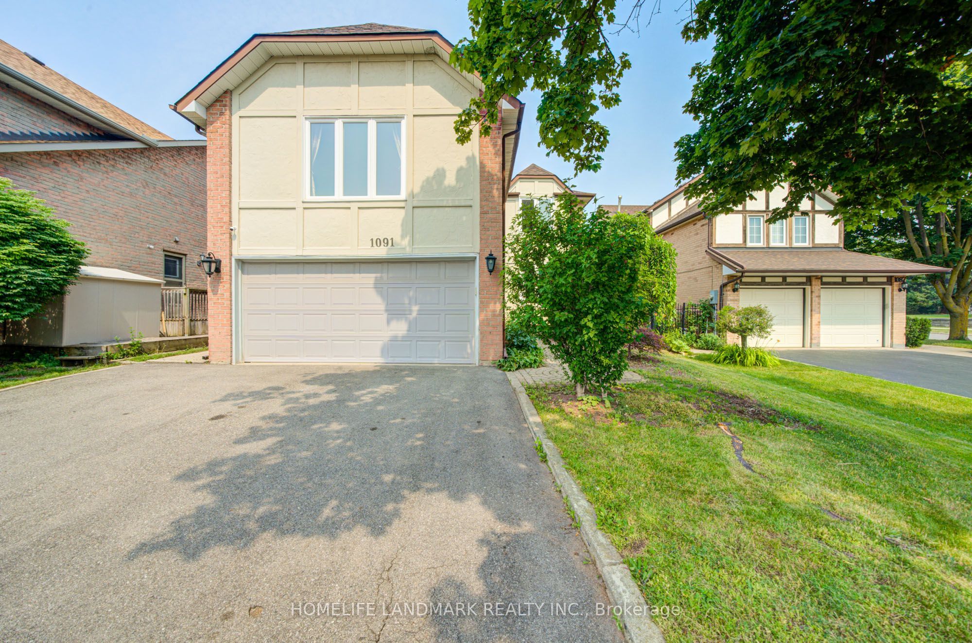 1091 Queens Avenue Property Photo 1