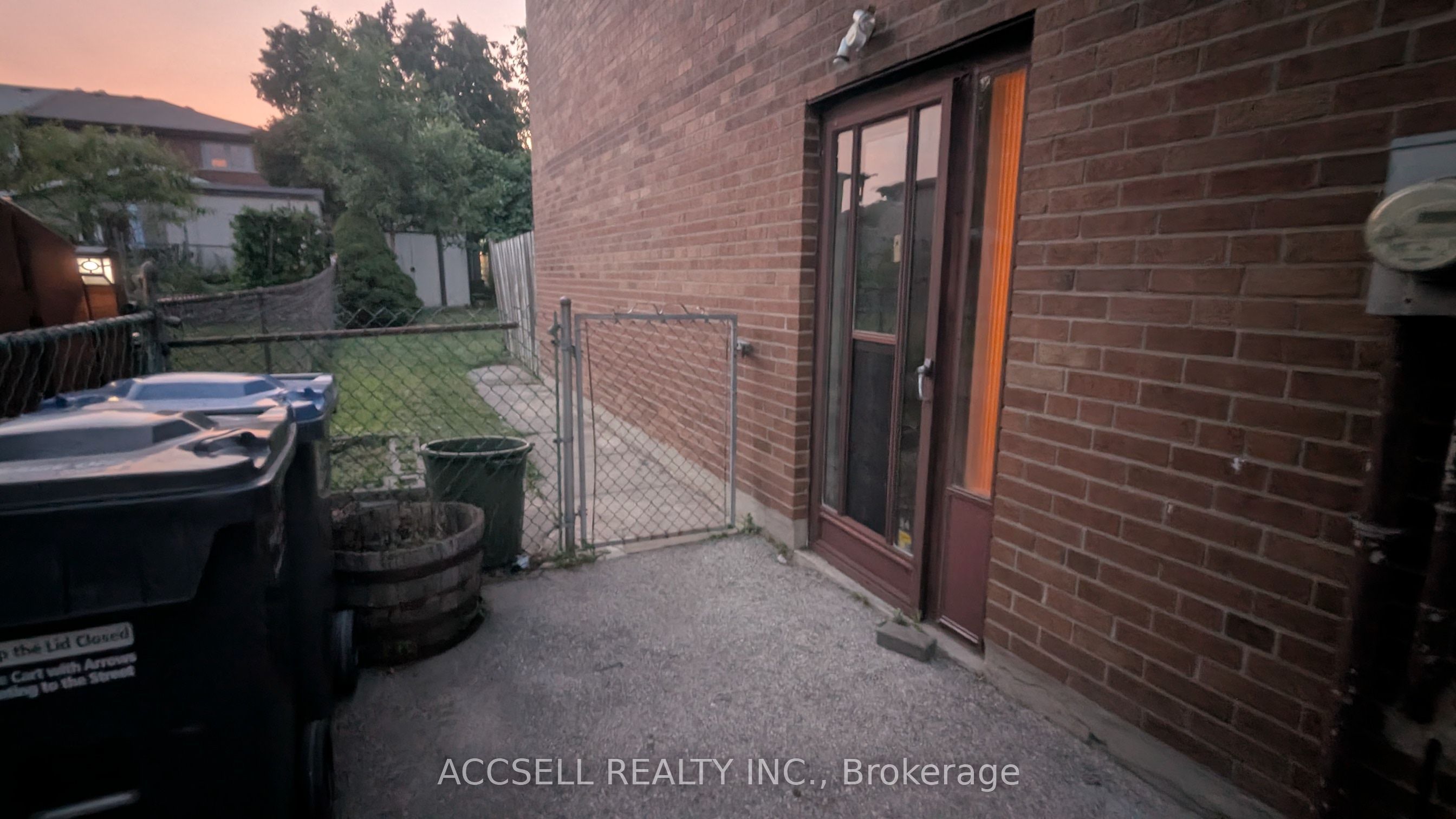 1055 Claredale Road Property Photo 2