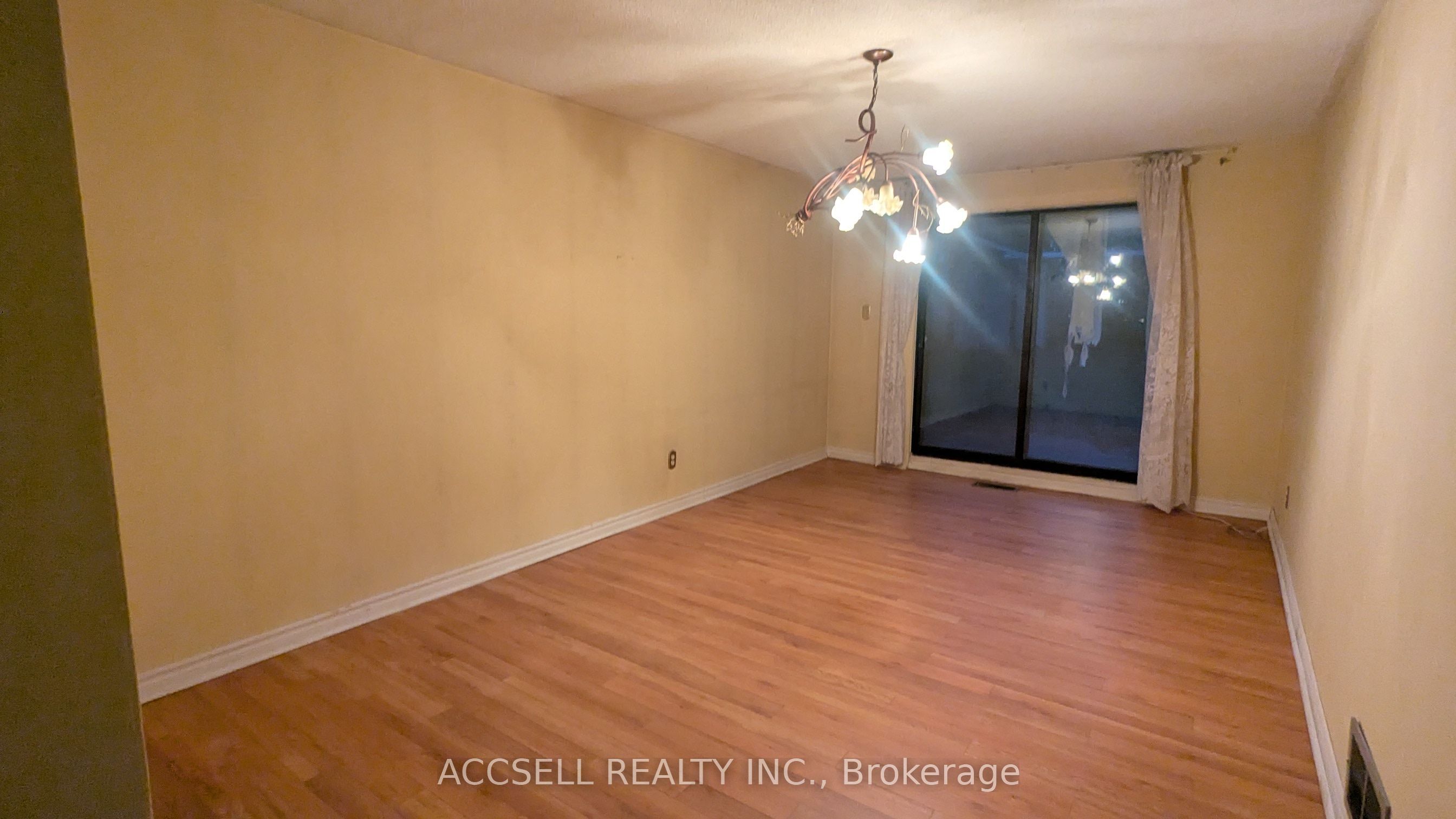 1055 Claredale Road Property Photo 10