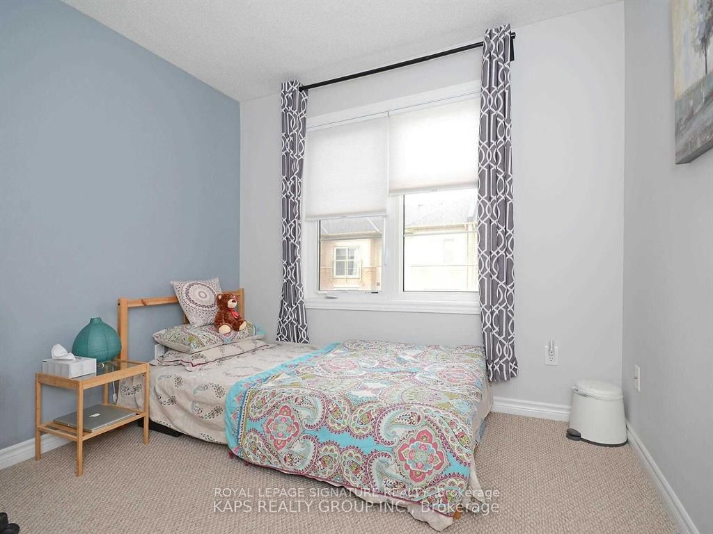 165 Hampshire Way 64 Property Photo 10